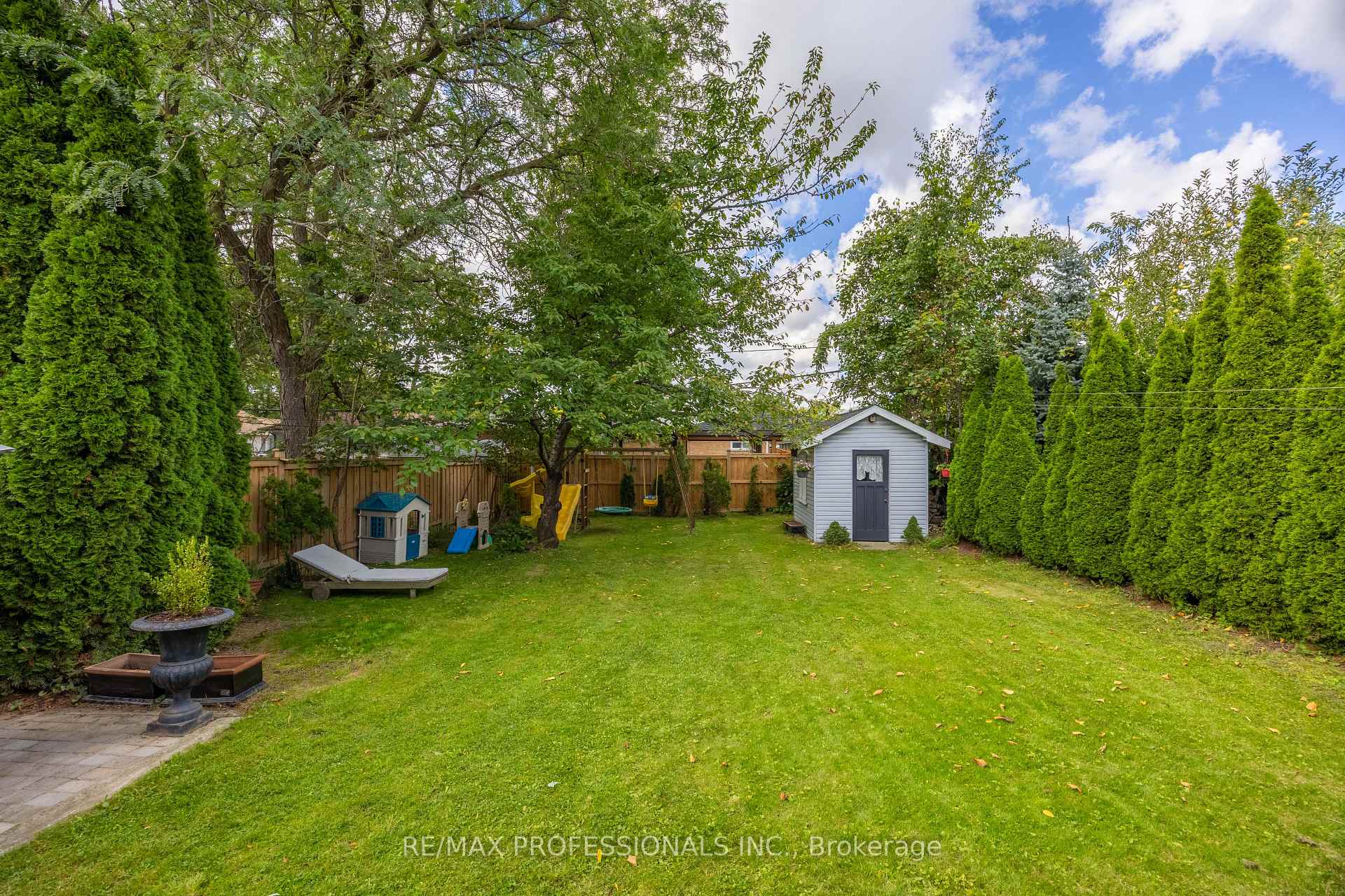 Photo 44 of 55 Rayside Drive, Etobicoke, Markland Wood — HOMEH