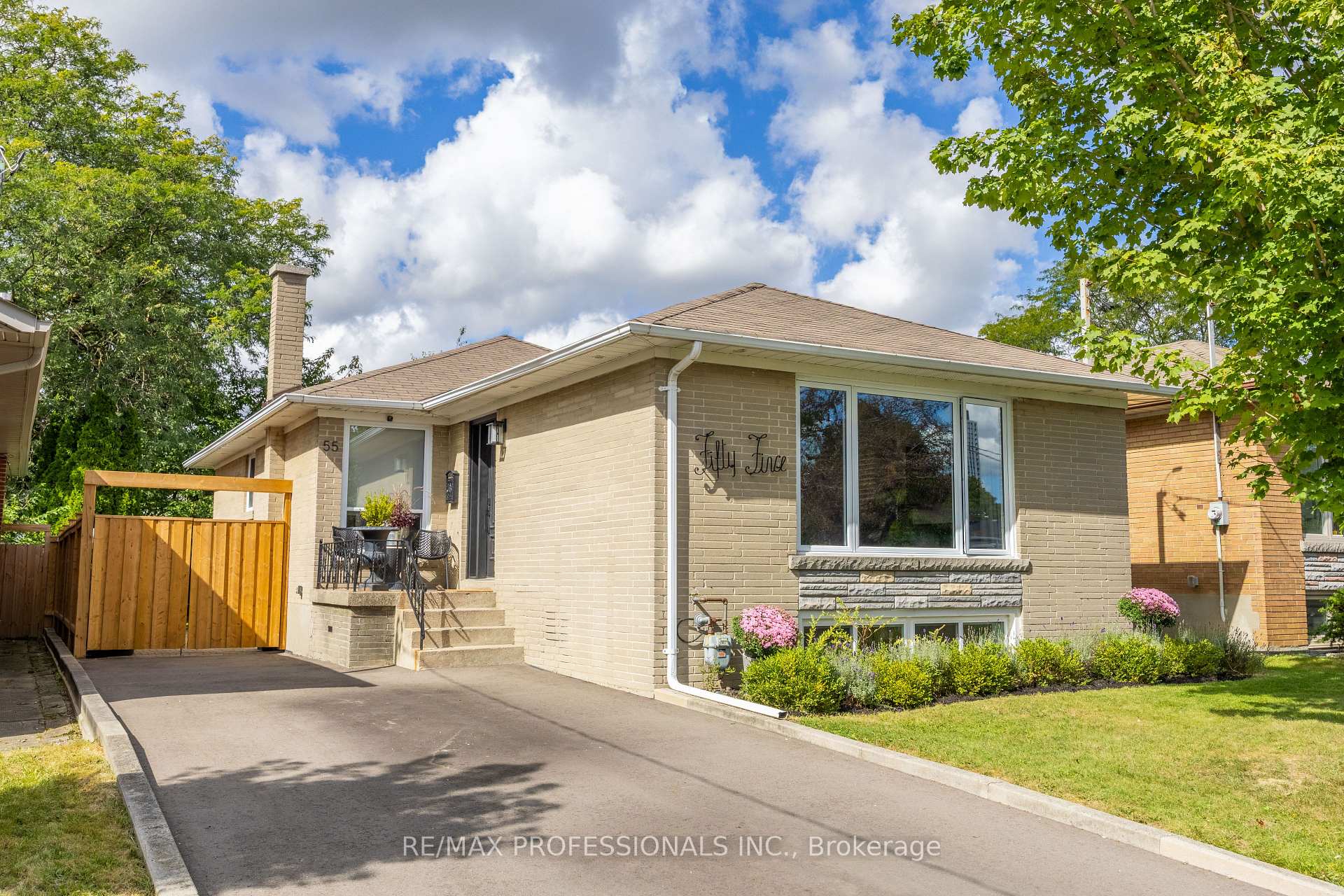 Photo 45 of 55 Rayside Drive, Etobicoke, Markland Wood — HOMEH