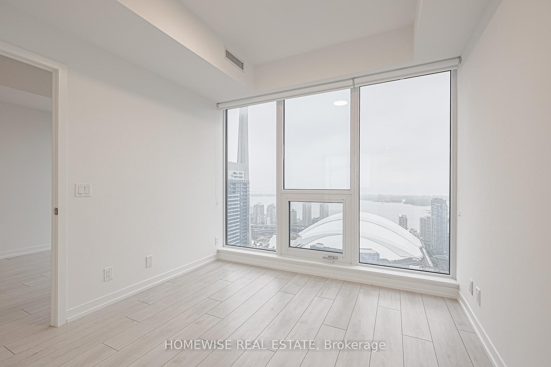 Photo 4 of Unit 5015, 55 mercer Street, Toronto, Waterfront Communities — HOMEH