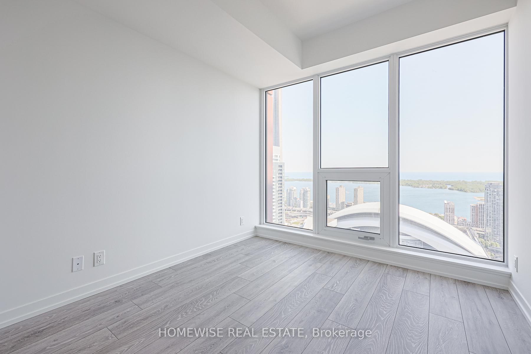 Photo 5 of Unit 5015, 55 mercer Street, Toronto, Waterfront Communities — HOMEH