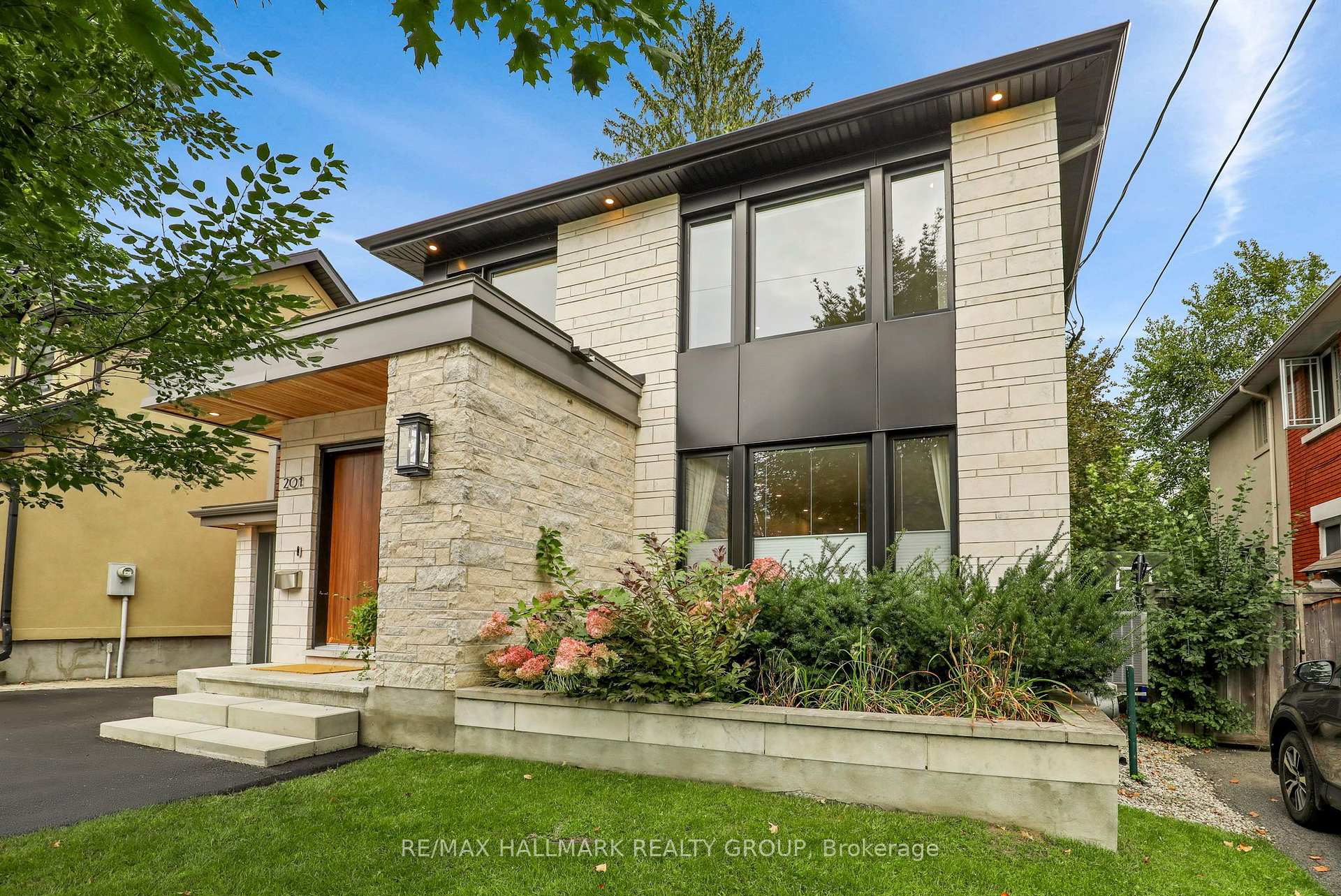 Photo 4 of 201 Faraday Street, Ottawa, Ottawa West — HOMEH