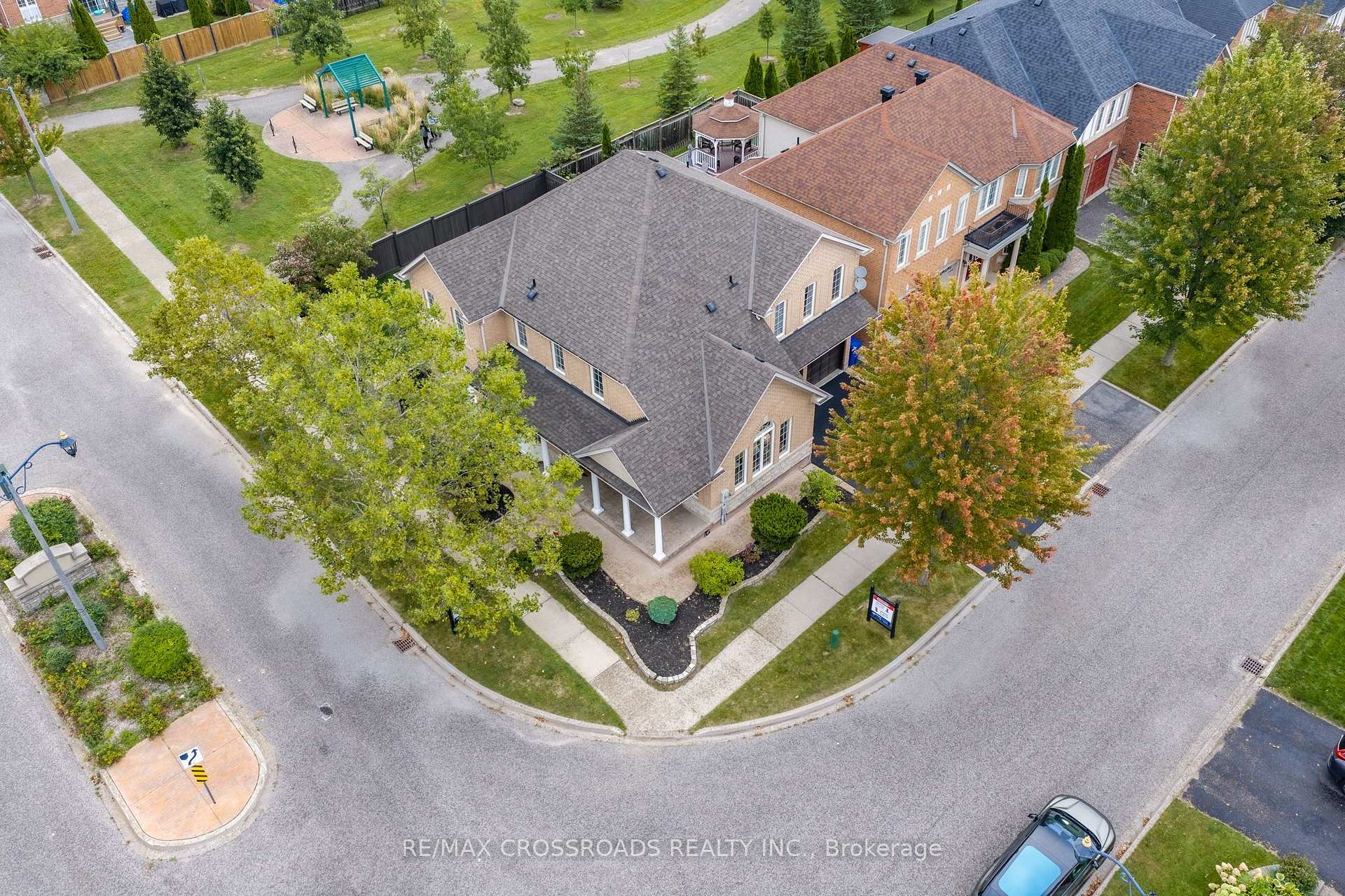 Photo 3 of 28 O'shea Crescent, Ajax, Northwest Ajax — HOMEH