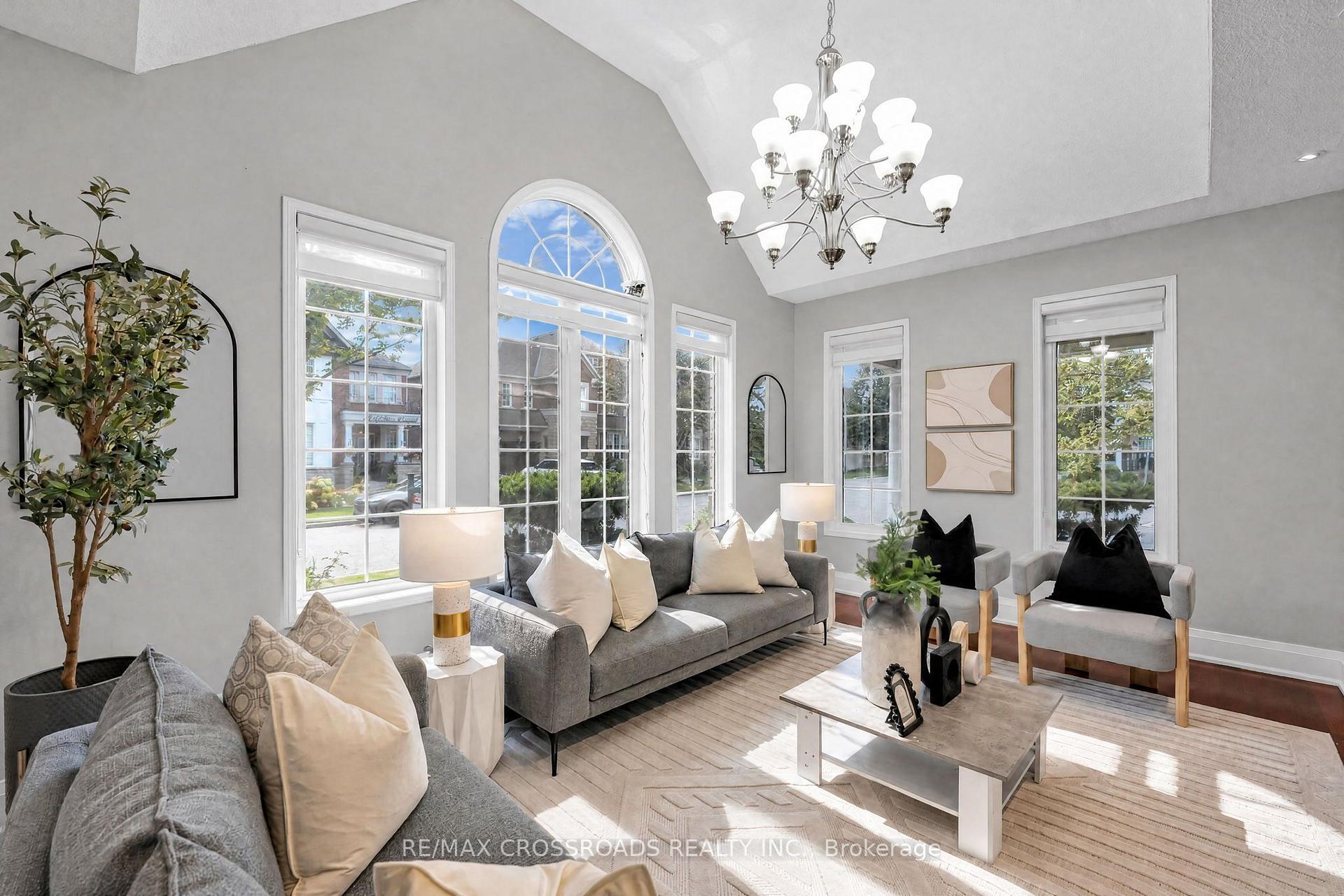 Photo 9 of 28 O'shea Crescent, Ajax, Northwest Ajax — HOMEH