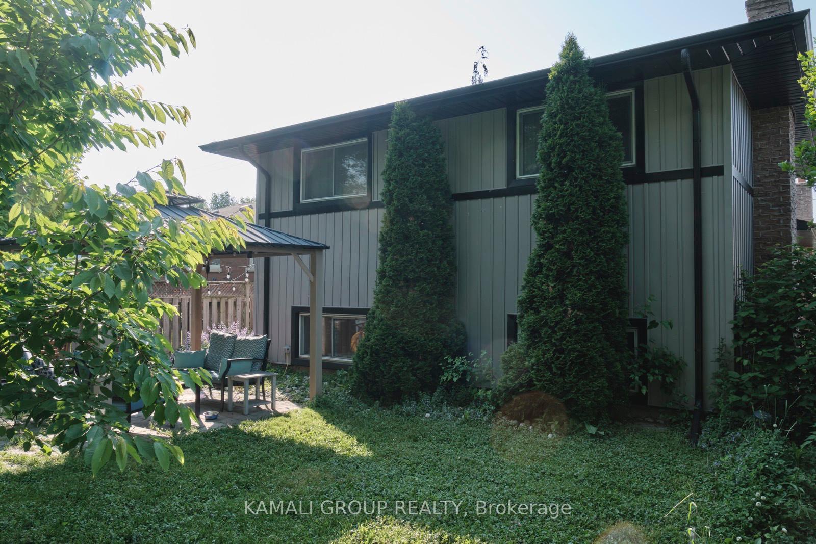 Photo 12 of 29 1/2 Grapeview Drive, St. Catharines, Grapeview — HOMEH