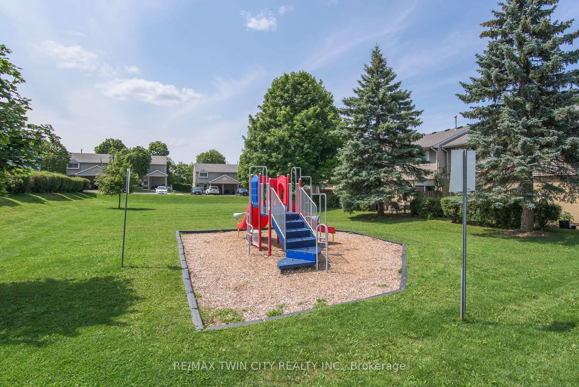 Photo 10 of Unit 13, 125 Sekura Crescent, Cambridge, Greenway-Chaplin — HOMEH