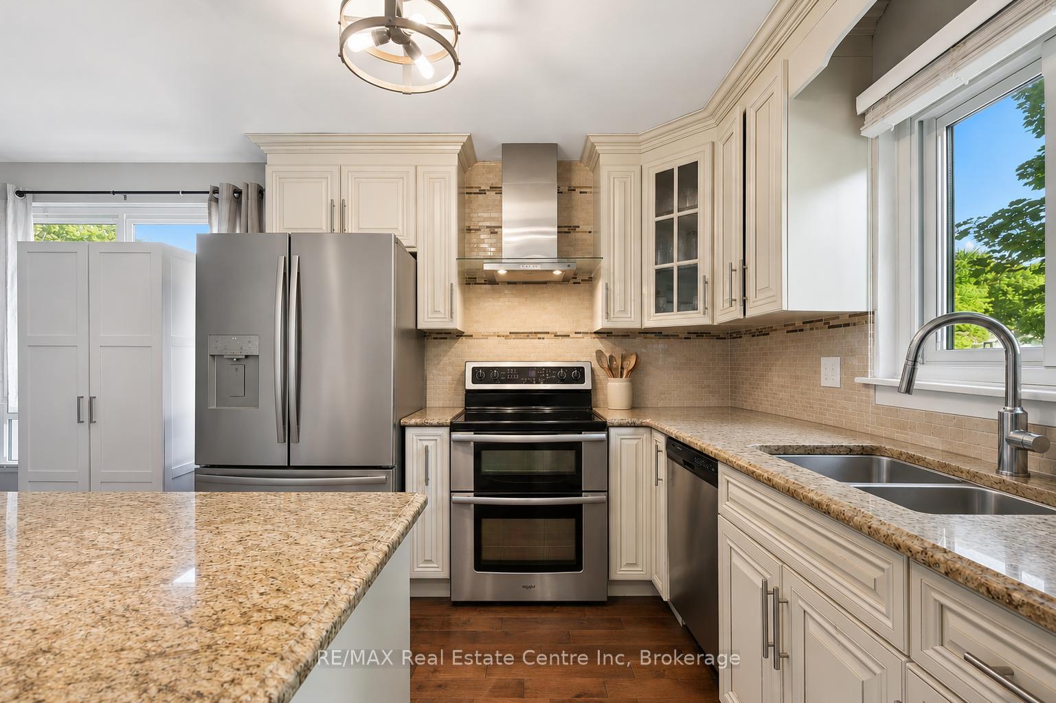 Photo 4 of 369 West Acres Drive, Guelph, Willow West/Sugarbush/West Acres — HOMEH