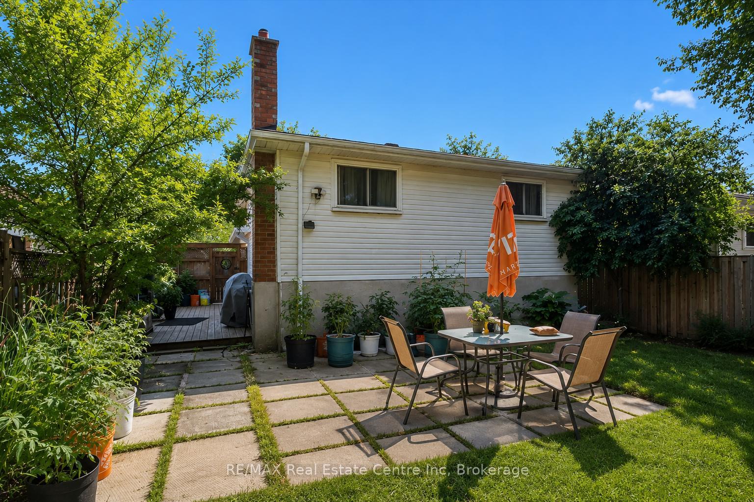Photo 13 of 369 West Acres Drive, Guelph, Willow West/Sugarbush/West Acres — HOMEH