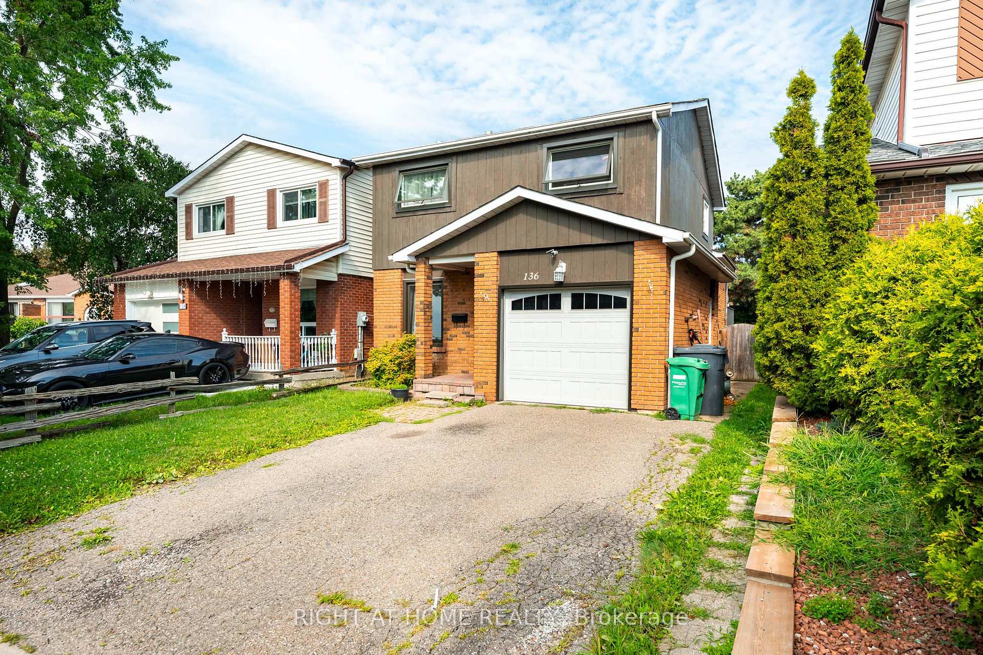 Photo 2 of 136 Elderwood Place, Brampton, Brampton North — HOMEH