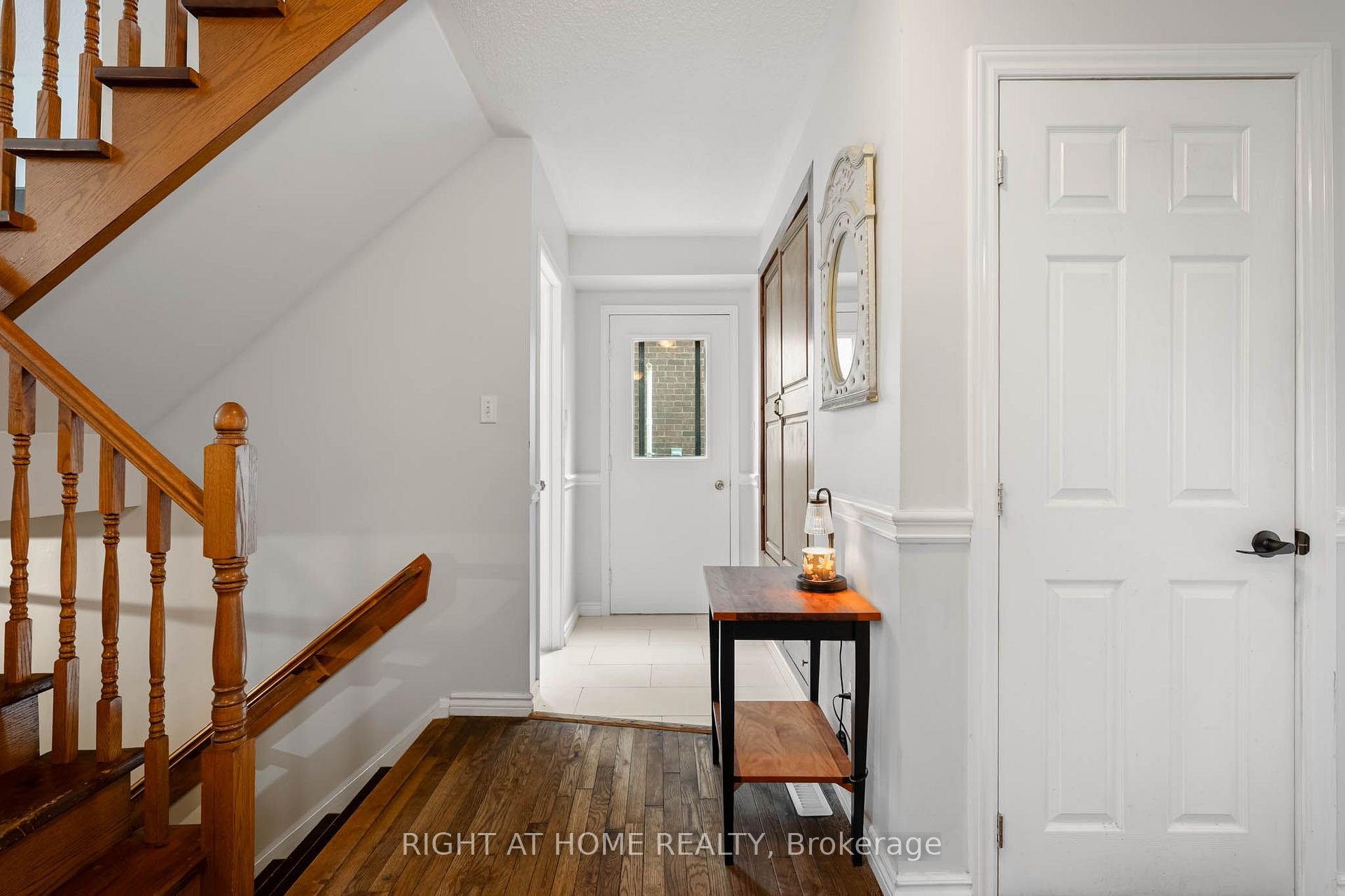 Photo 5 of 136 Elderwood Place, Brampton, Brampton North — HOMEH