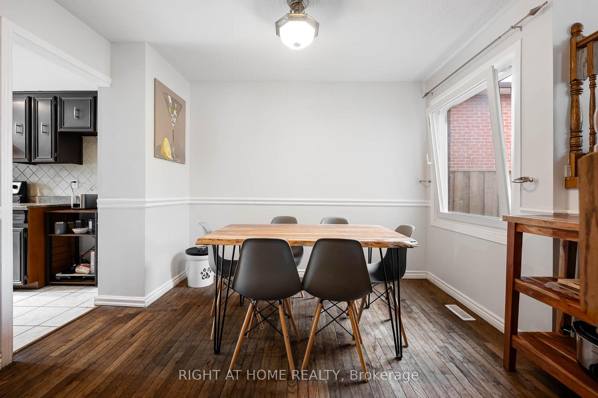Photo 7 of 136 Elderwood Place, Brampton, Brampton North — HOMEH