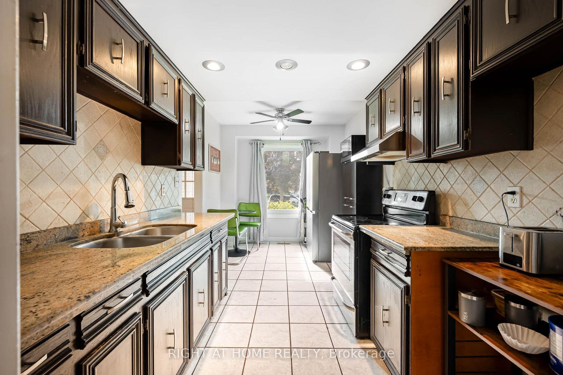 Photo 10 of 136 Elderwood Place, Brampton, Brampton North — HOMEH