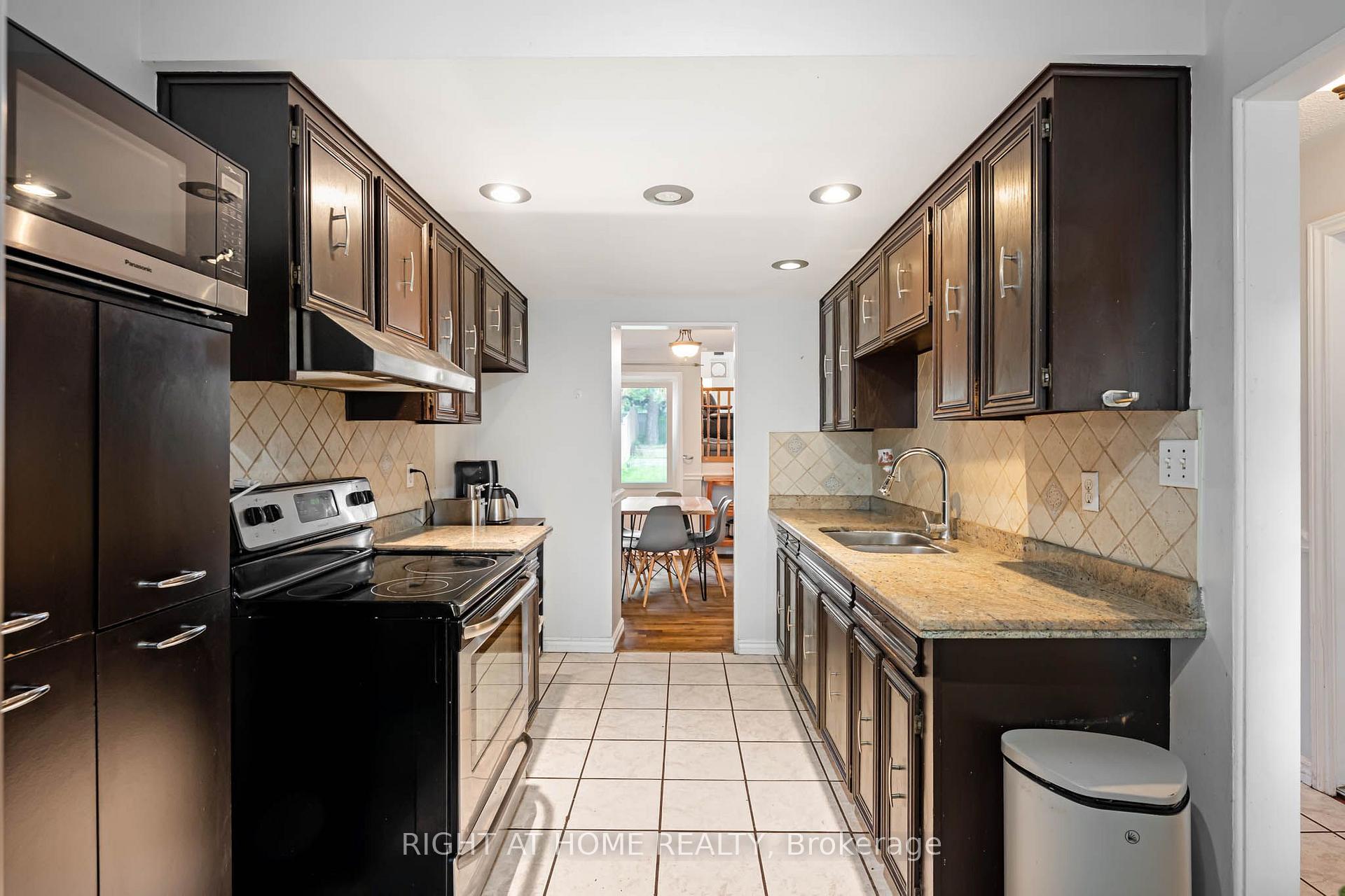 Photo 12 of 136 Elderwood Place, Brampton, Brampton North — HOMEH