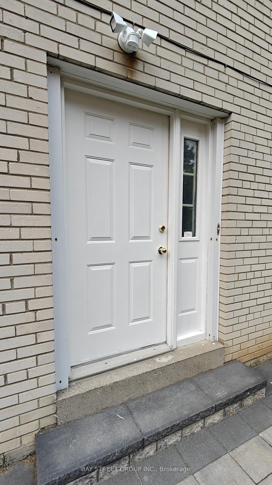 Photo 2 of Unit lower, 9 Mosedale Crescent, North York, Don Valley Village — HOMEH