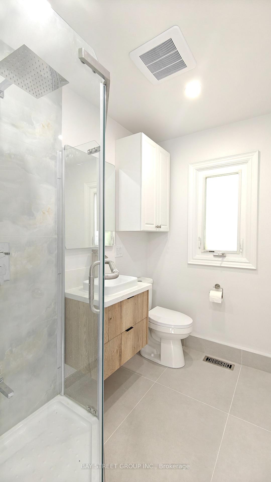 Photo 3 of Unit lower, 9 Mosedale Crescent, North York, Don Valley Village — HOMEH