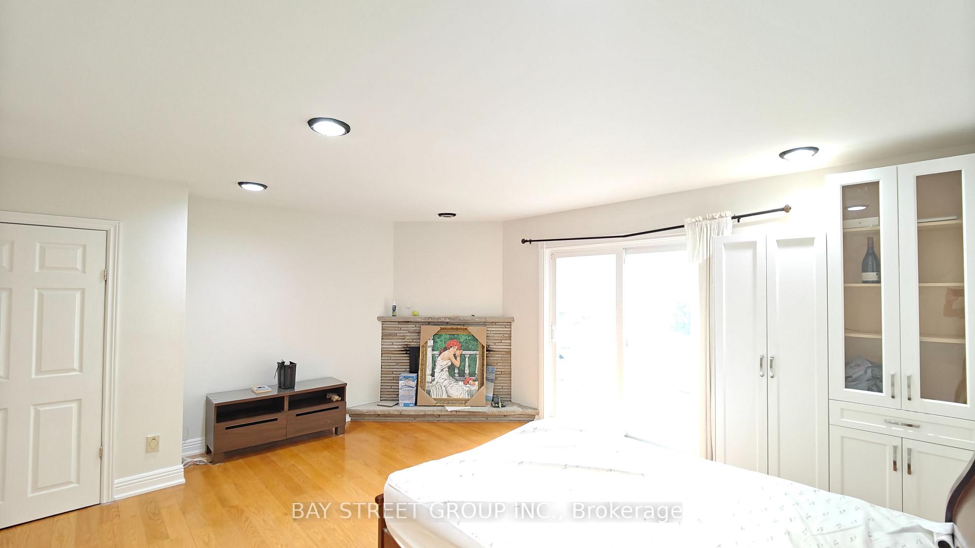 Photo 5 of Unit lower, 9 Mosedale Crescent, North York, Don Valley Village — HOMEH