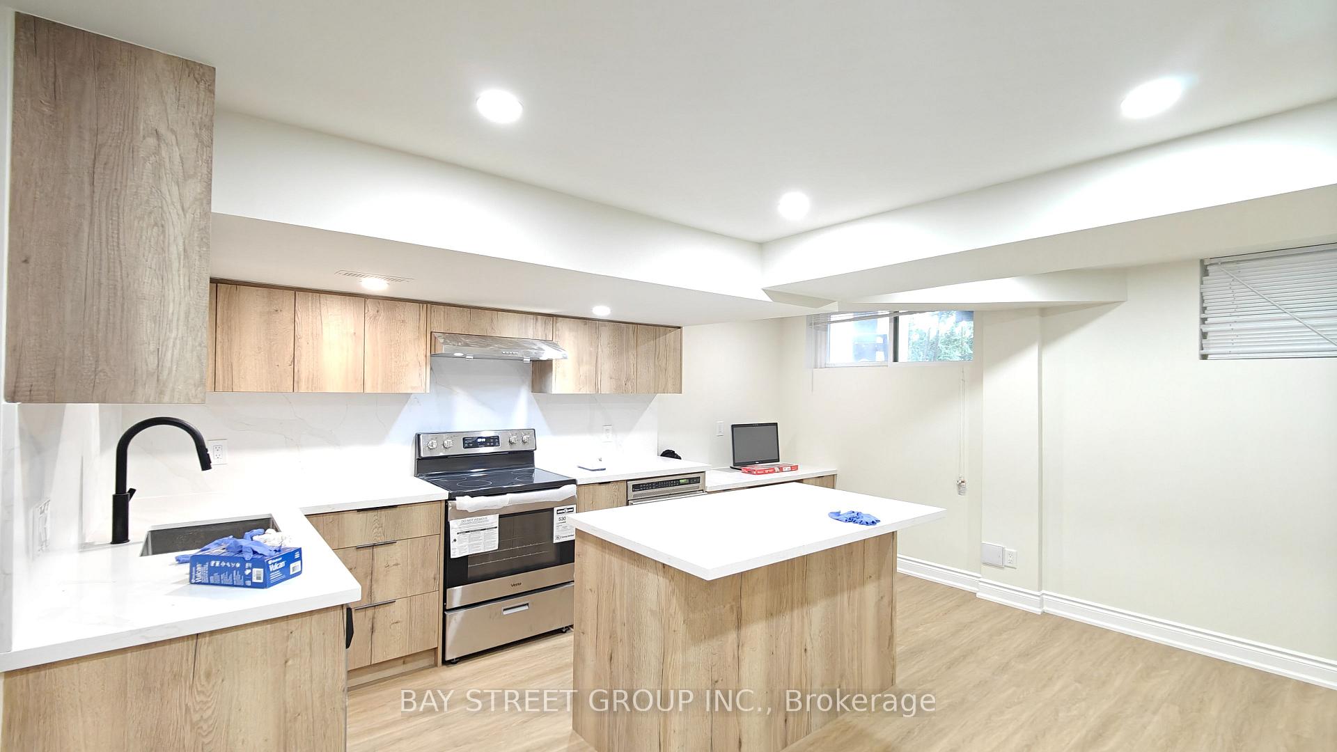 Photo 7 of Unit lower, 9 Mosedale Crescent, North York, Don Valley Village — HOMEH