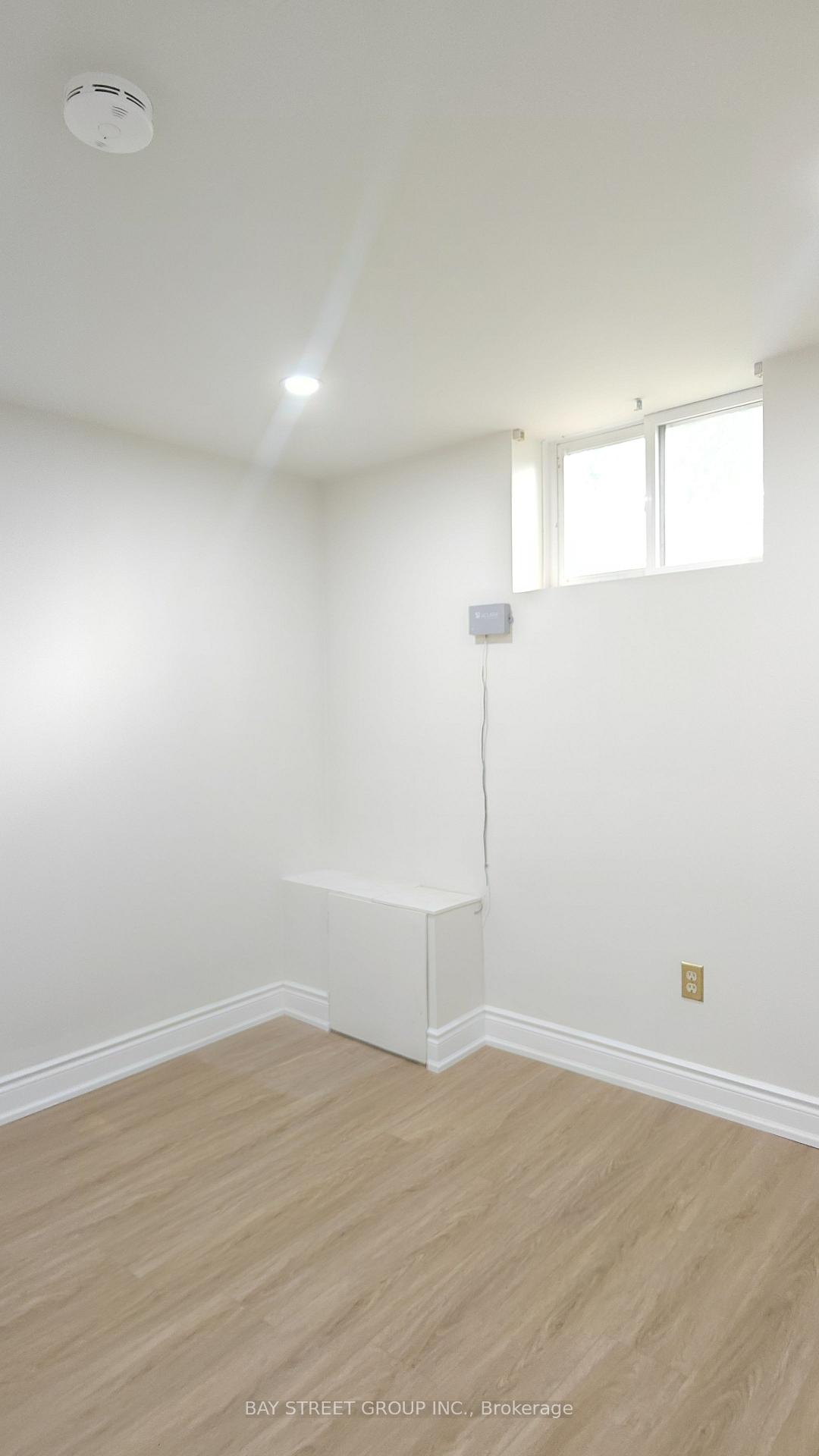 Photo 12 of Unit lower, 9 Mosedale Crescent, North York, Don Valley Village — HOMEH