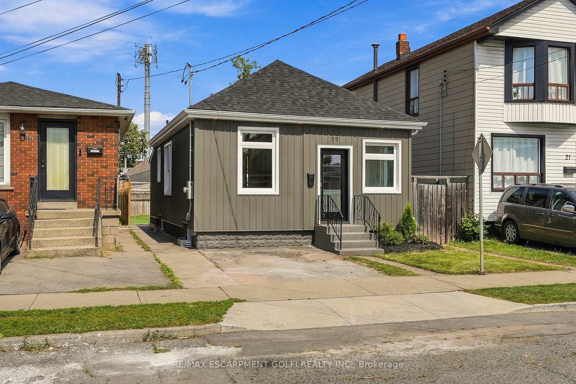 Photo 3 of 19 Vansitmart Avenue, Hamilton, Homeside — HOMEH