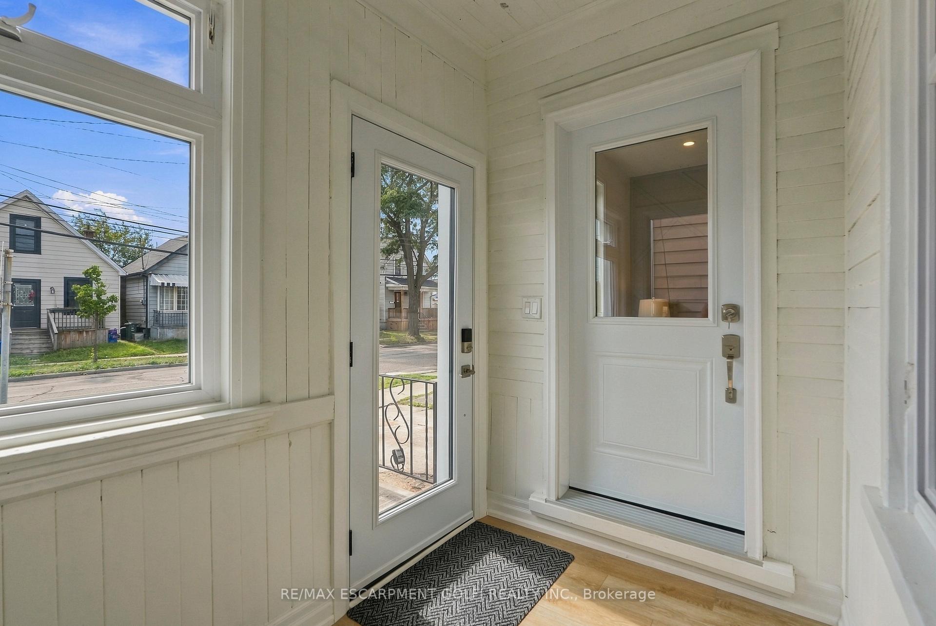 Photo 5 of 19 Vansitmart Avenue, Hamilton, Homeside — HOMEH