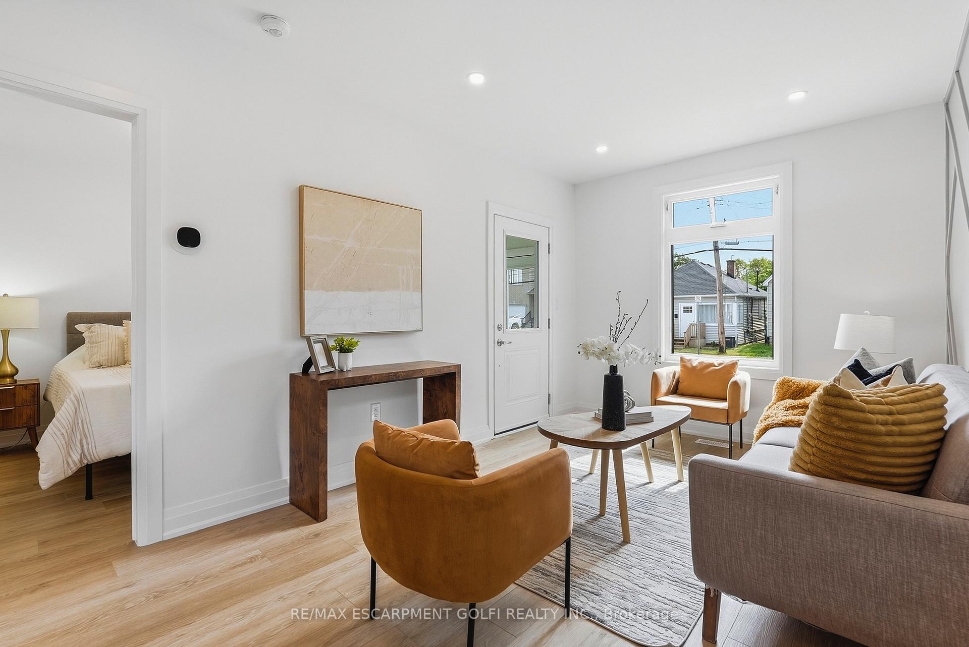 Photo 13 of 19 Vansitmart Avenue, Hamilton, Homeside — HOMEH