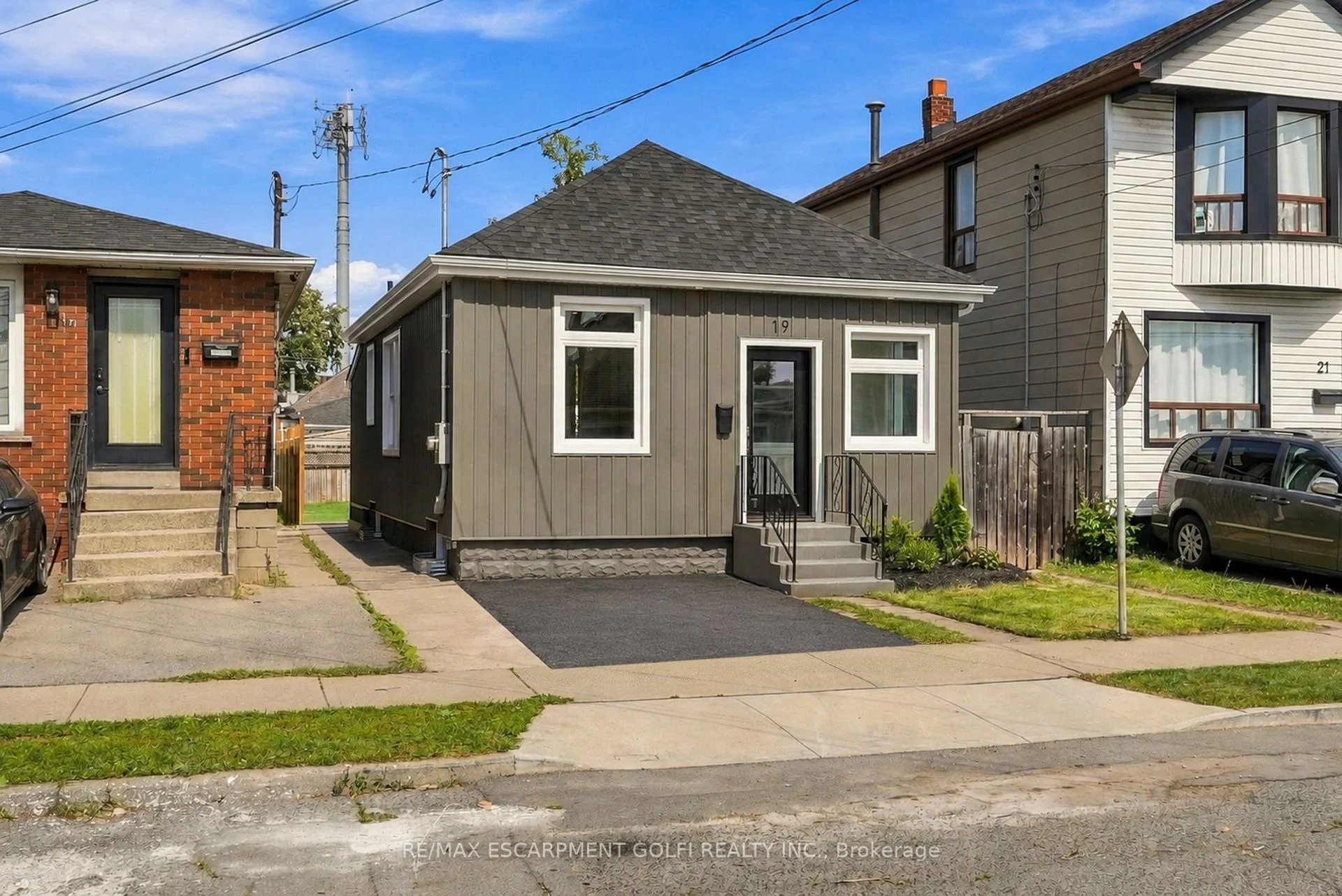 Photo 4 of 19 Vansitmart Avenue, Hamilton, Homeside — HOMEH