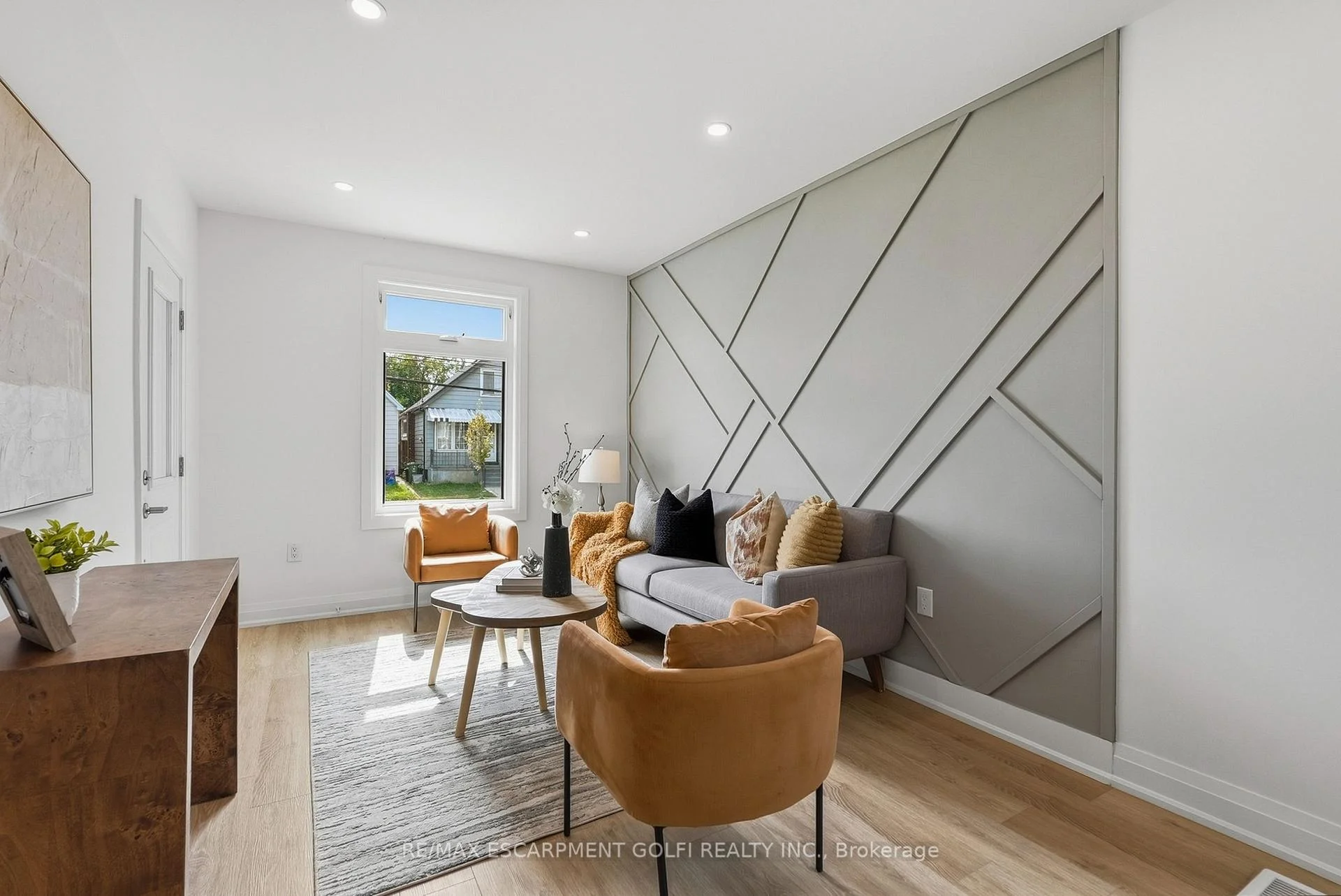 Photo 14 of 19 Vansitmart Avenue, Hamilton, Homeside — HOMEH