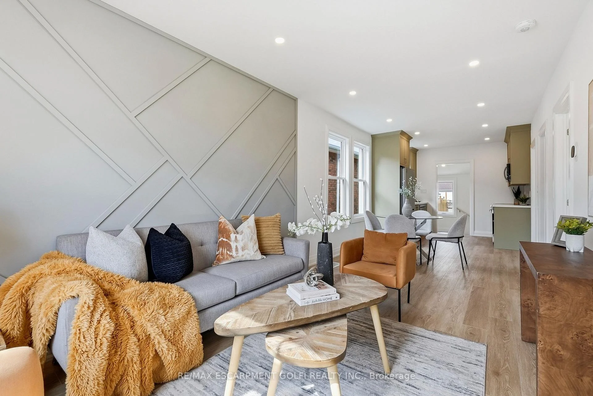 Photo 16 of 19 Vansitmart Avenue, Hamilton, Homeside — HOMEH