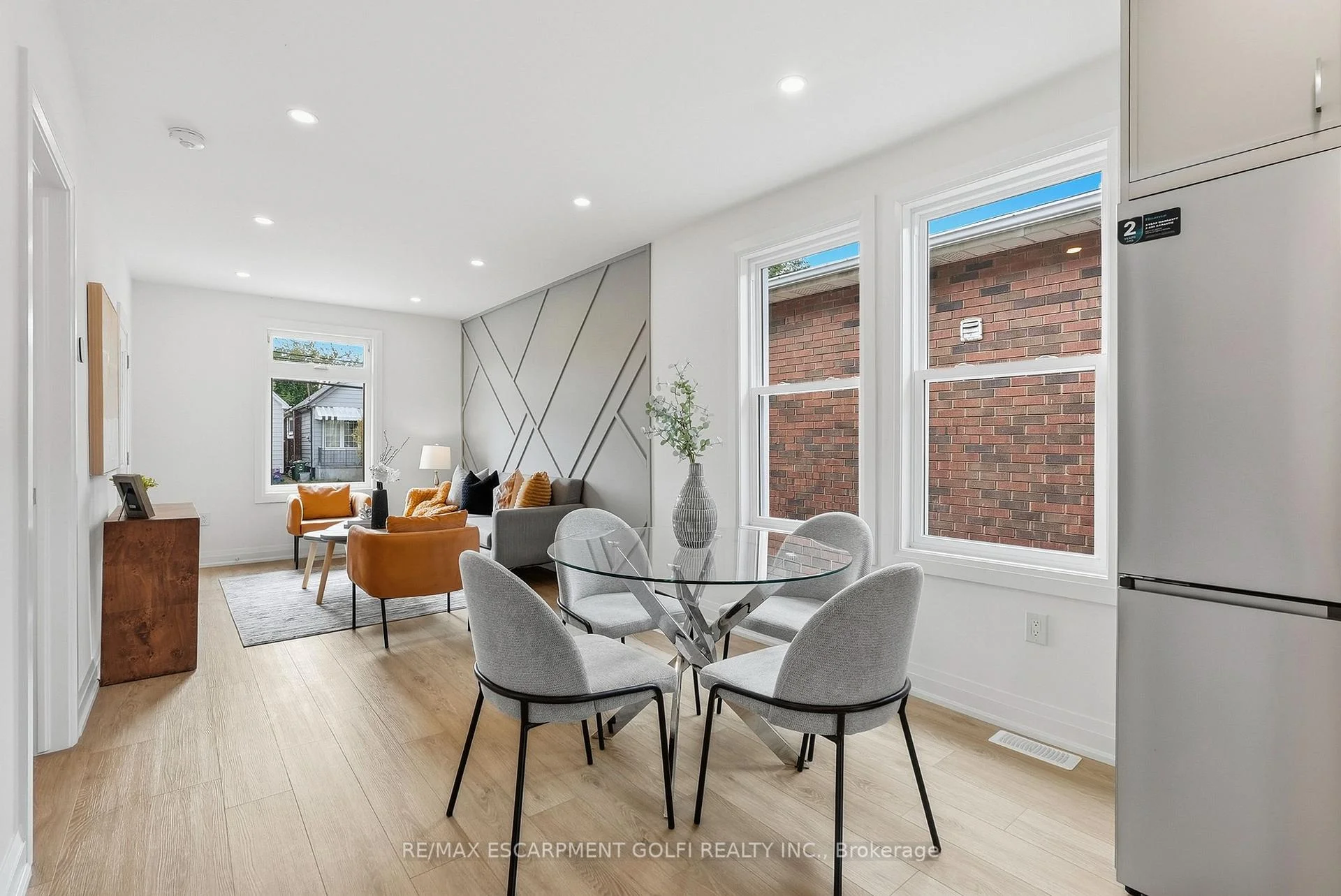 Photo 17 of 19 Vansitmart Avenue, Hamilton, Homeside — HOMEH