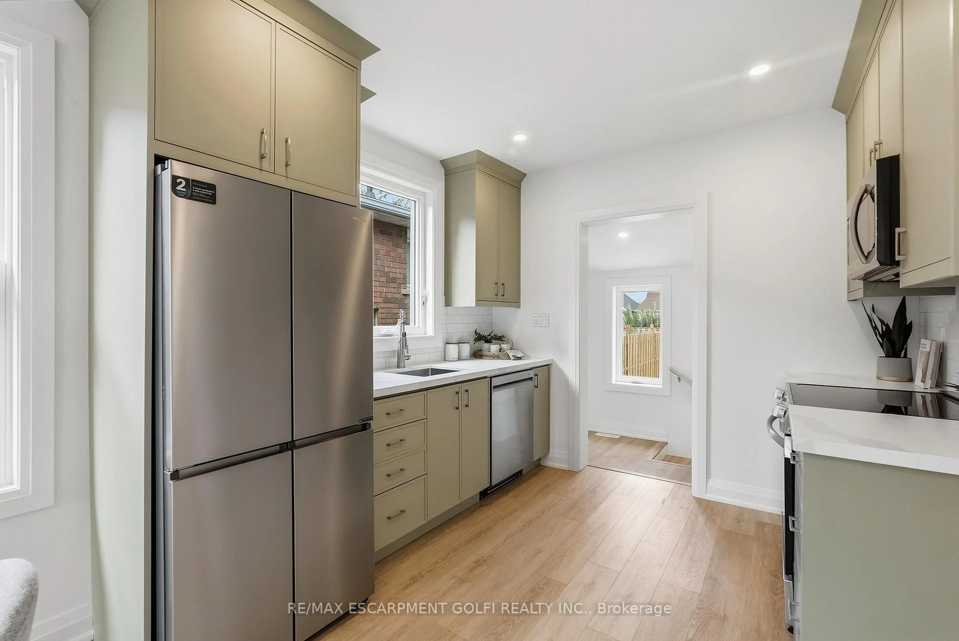 Photo 18 of 19 Vansitmart Avenue, Hamilton, Homeside — HOMEH
