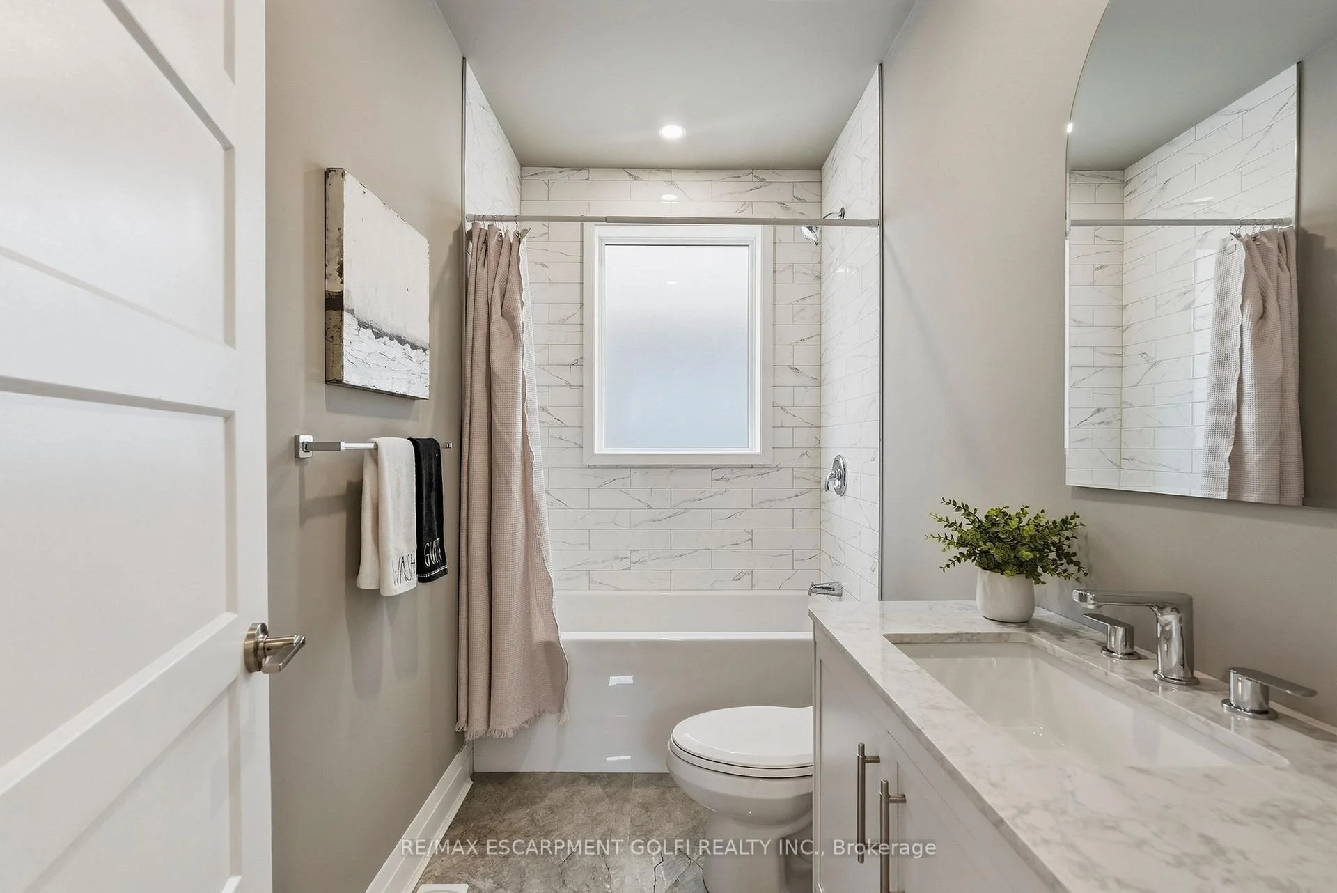 Photo 25 of 19 Vansitmart Avenue, Hamilton, Homeside — HOMEH