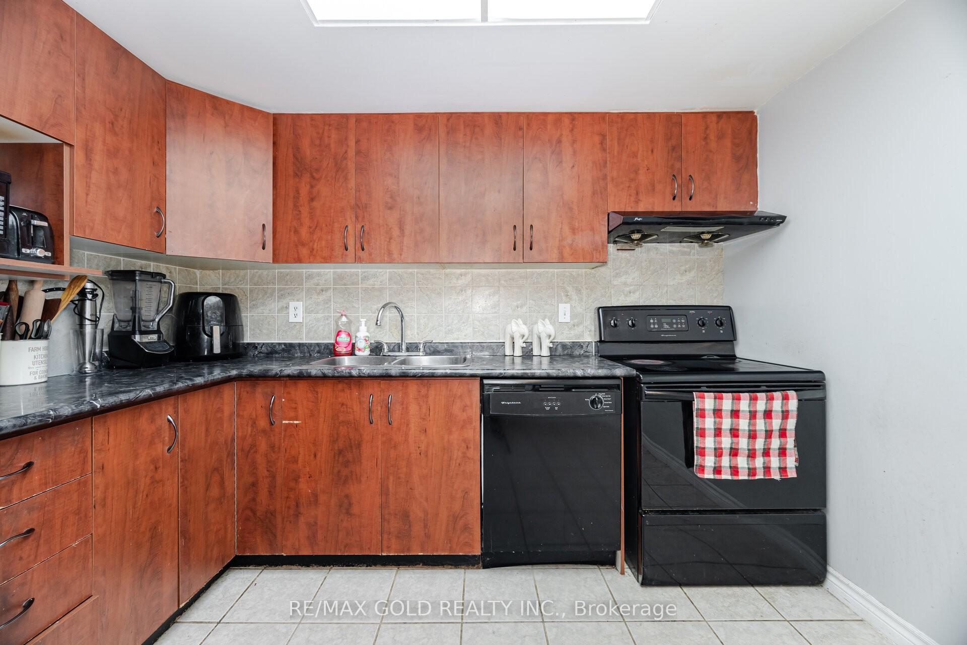 Photo 6 of Unit 903, 8 Lisa Street, Brampton, Queen Street Corridor — HOMEH
