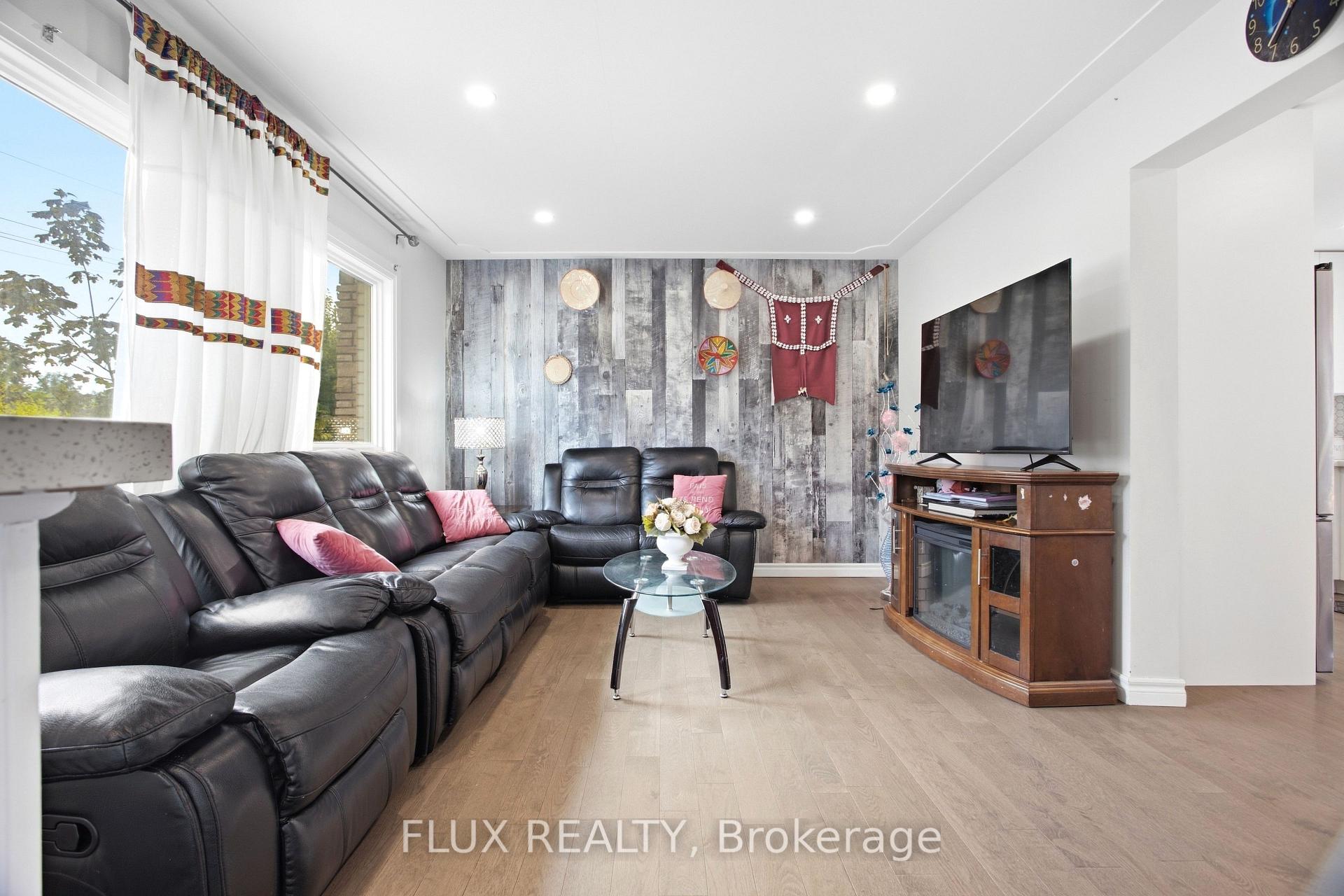 Photo 4 of 10 Jean Avenue, Kitchener, Centreville Chicopee — HOMEH