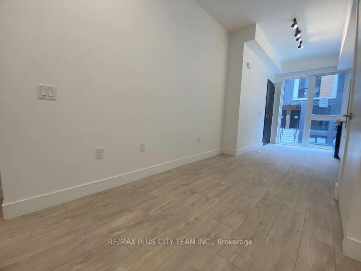 Photo 4 of Unit BlkB #9, 178 Clonmore Drive, Scarborough, Birchcliffe-Cliffside — HOMEH