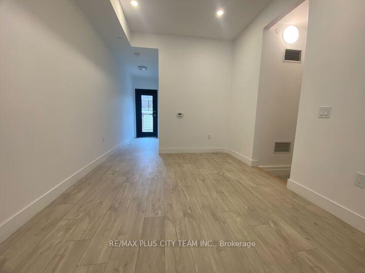 Photo 5 of Unit BlkB #9, 178 Clonmore Drive, Scarborough, Birchcliffe-Cliffside — HOMEH