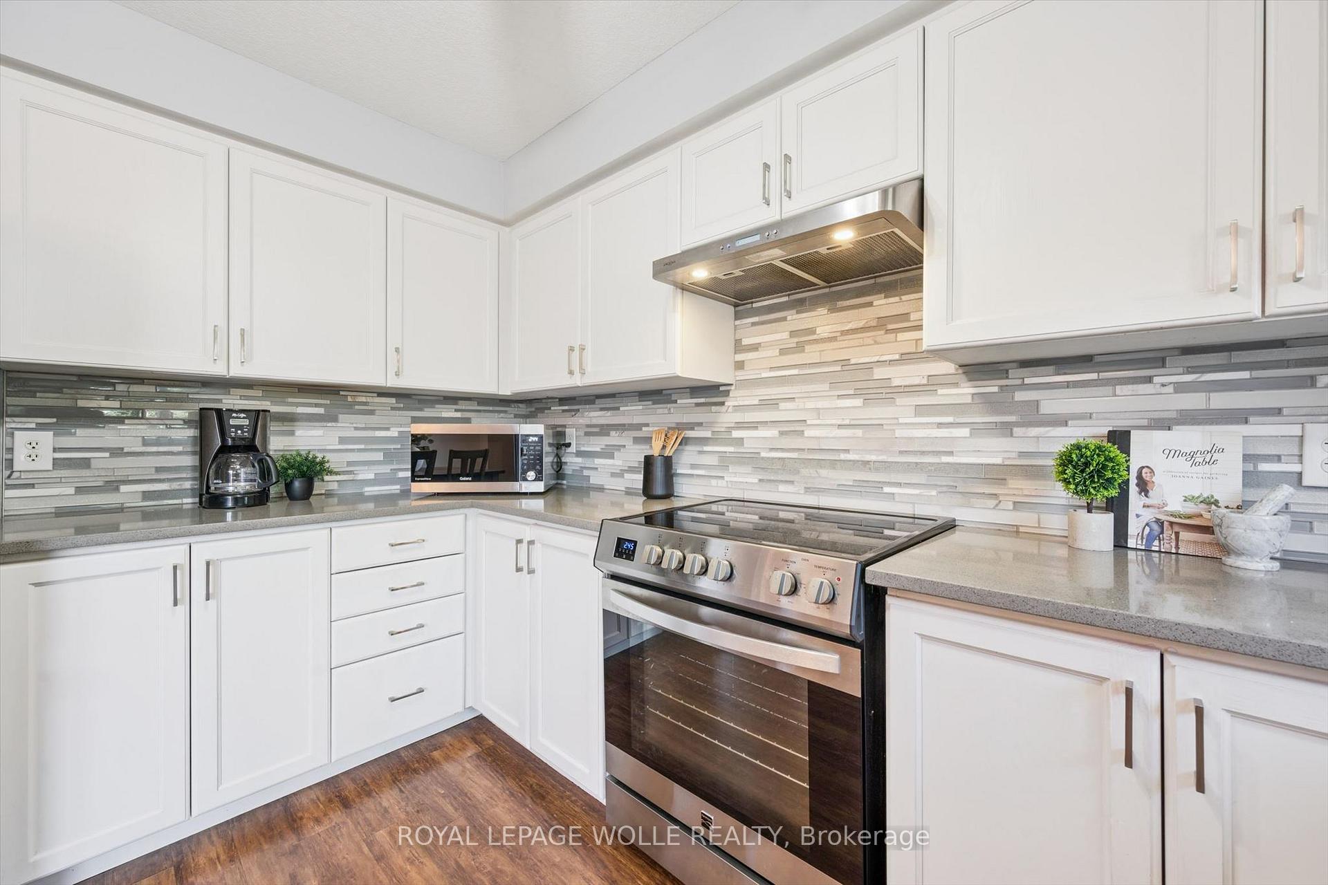 Photo 15 of 30 Madeleine Street, Kitchener, Huron Park — HOMEH