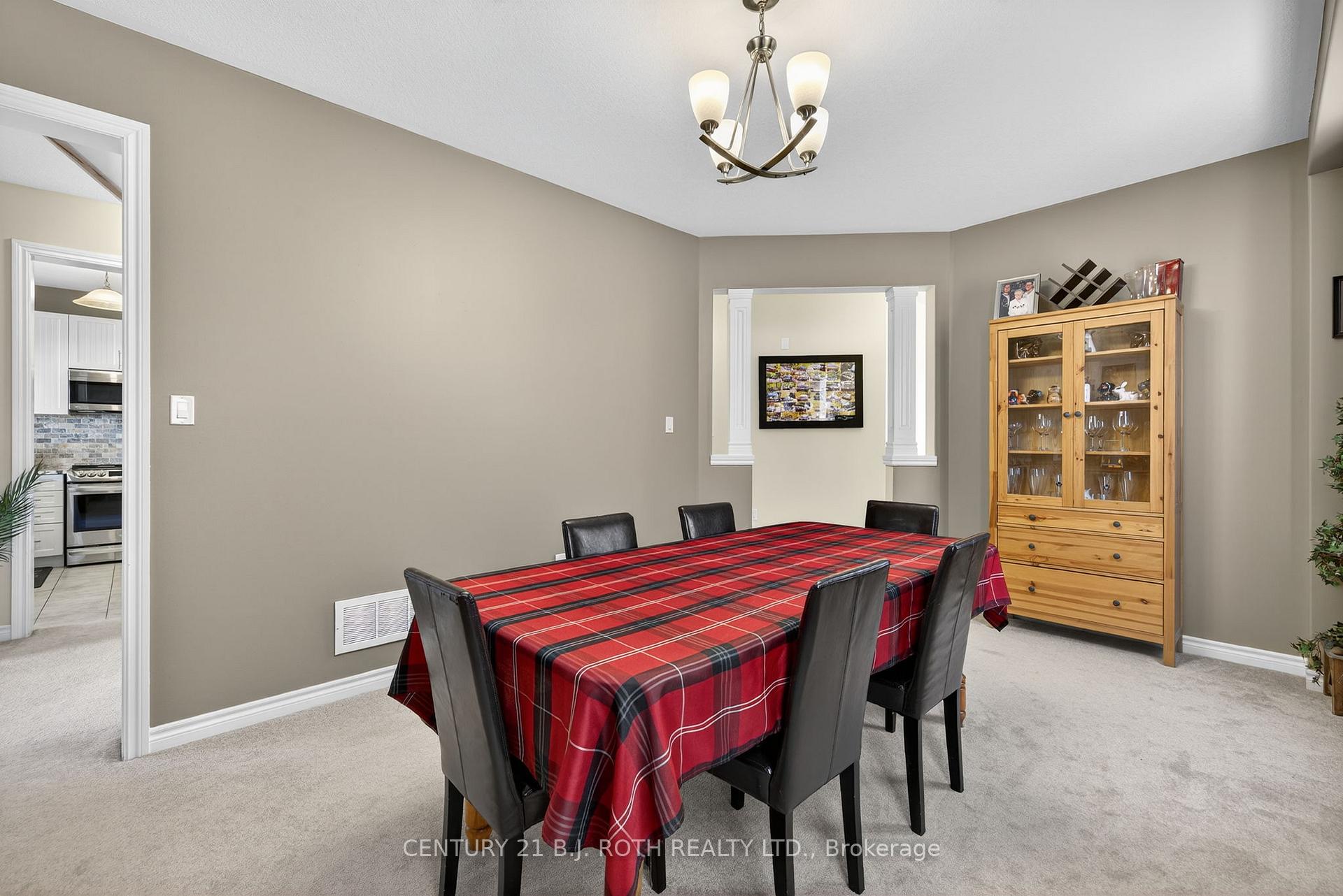 Photo 30 of 50 Bramsey Street, Georgina, Sutton & Jackson's Point — HOMEH