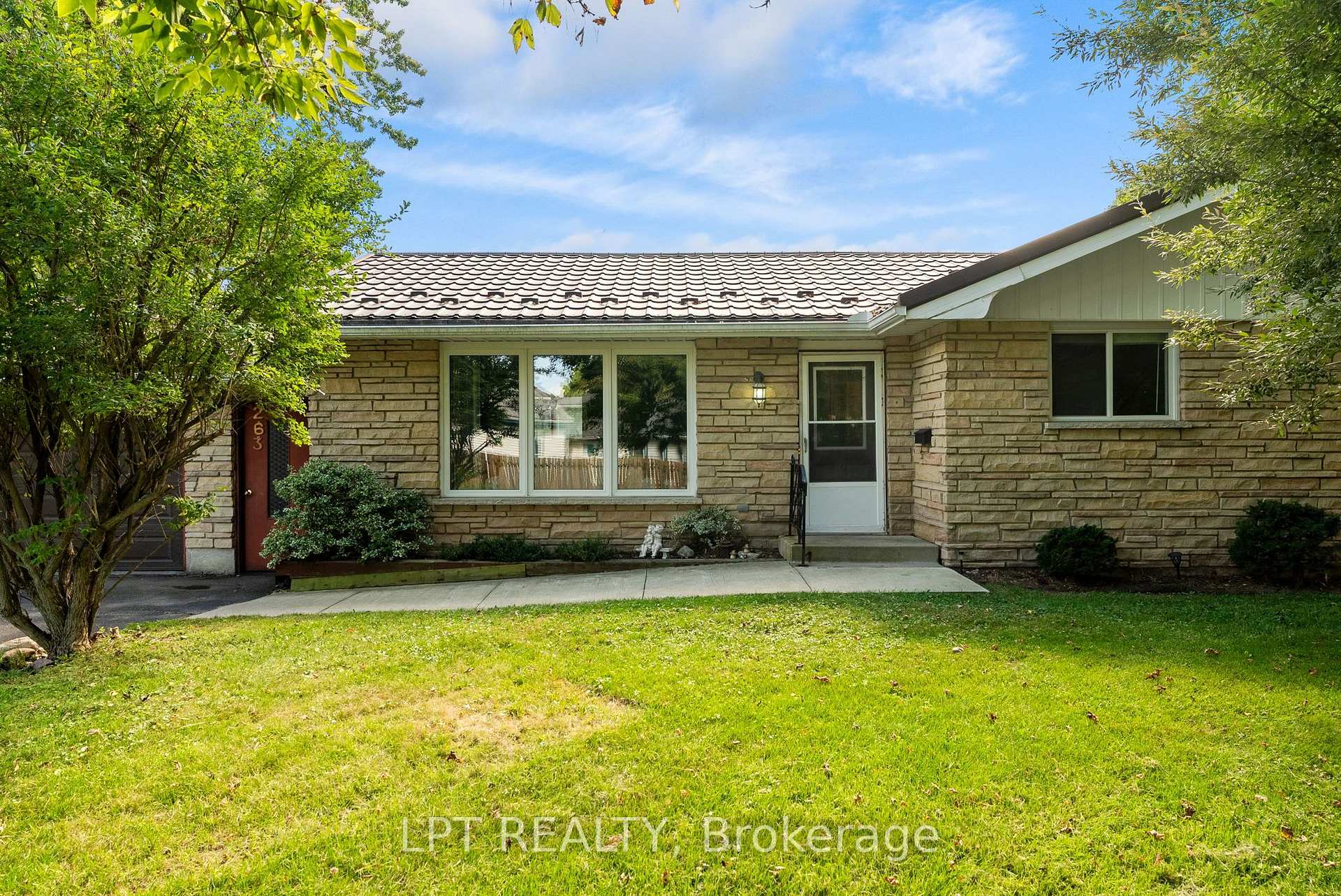 Photo 2 of 263 Richmond Street, North Middlesex, Parkhill — HOMEH