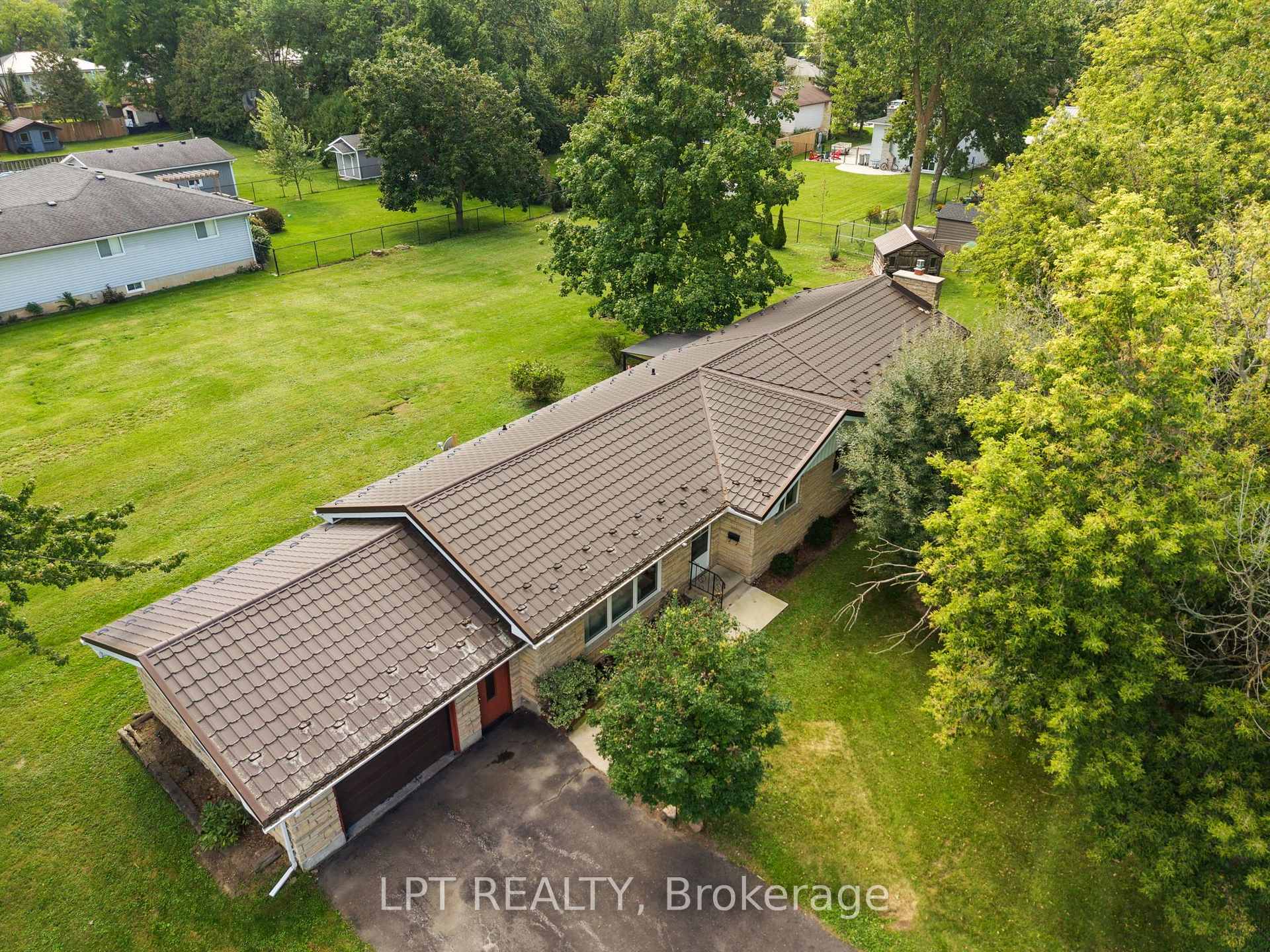 Photo 3 of 263 Richmond Street, North Middlesex, Parkhill — HOMEH
