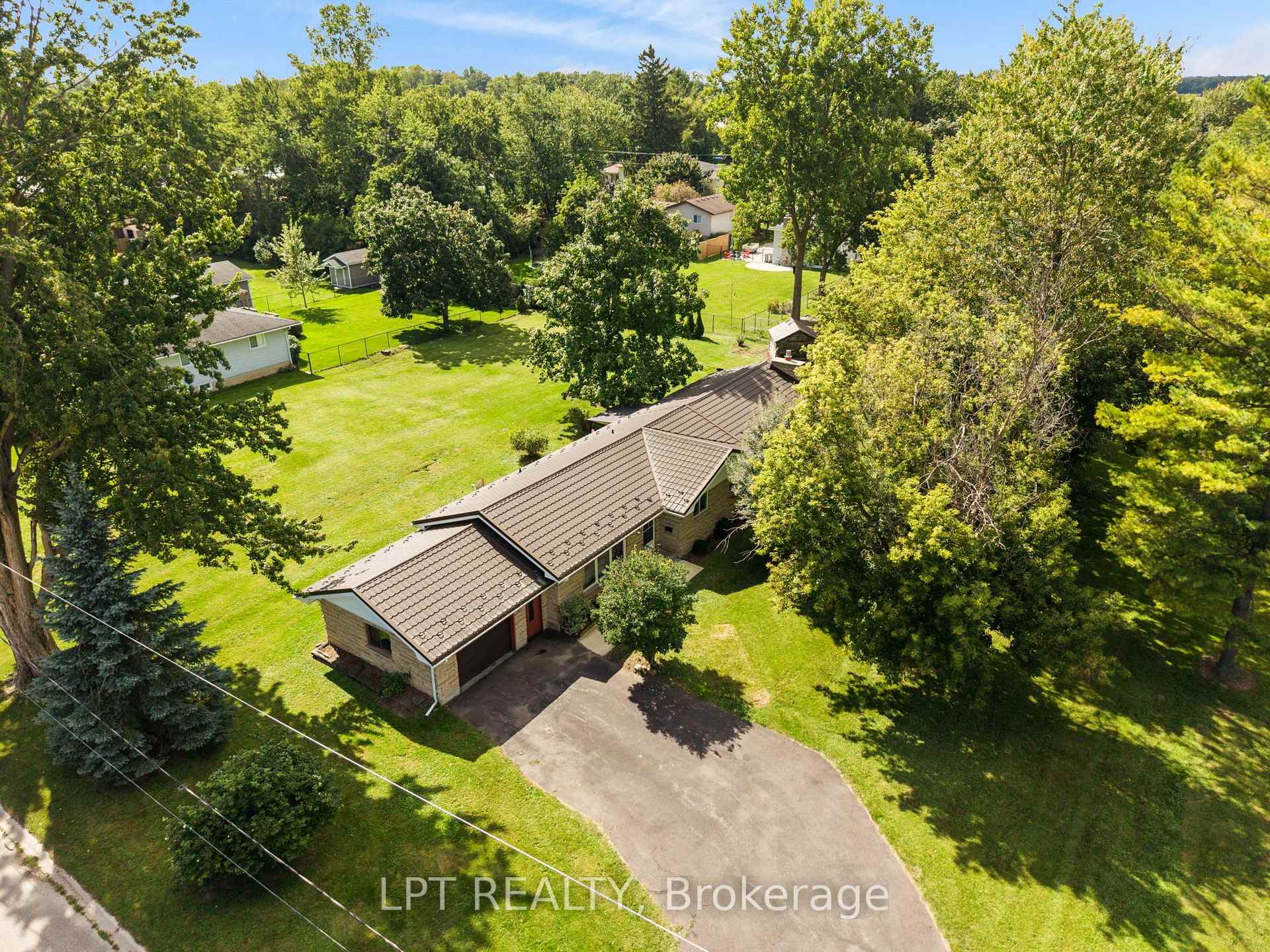 Photo 4 of 263 Richmond Street, North Middlesex, Parkhill — HOMEH
