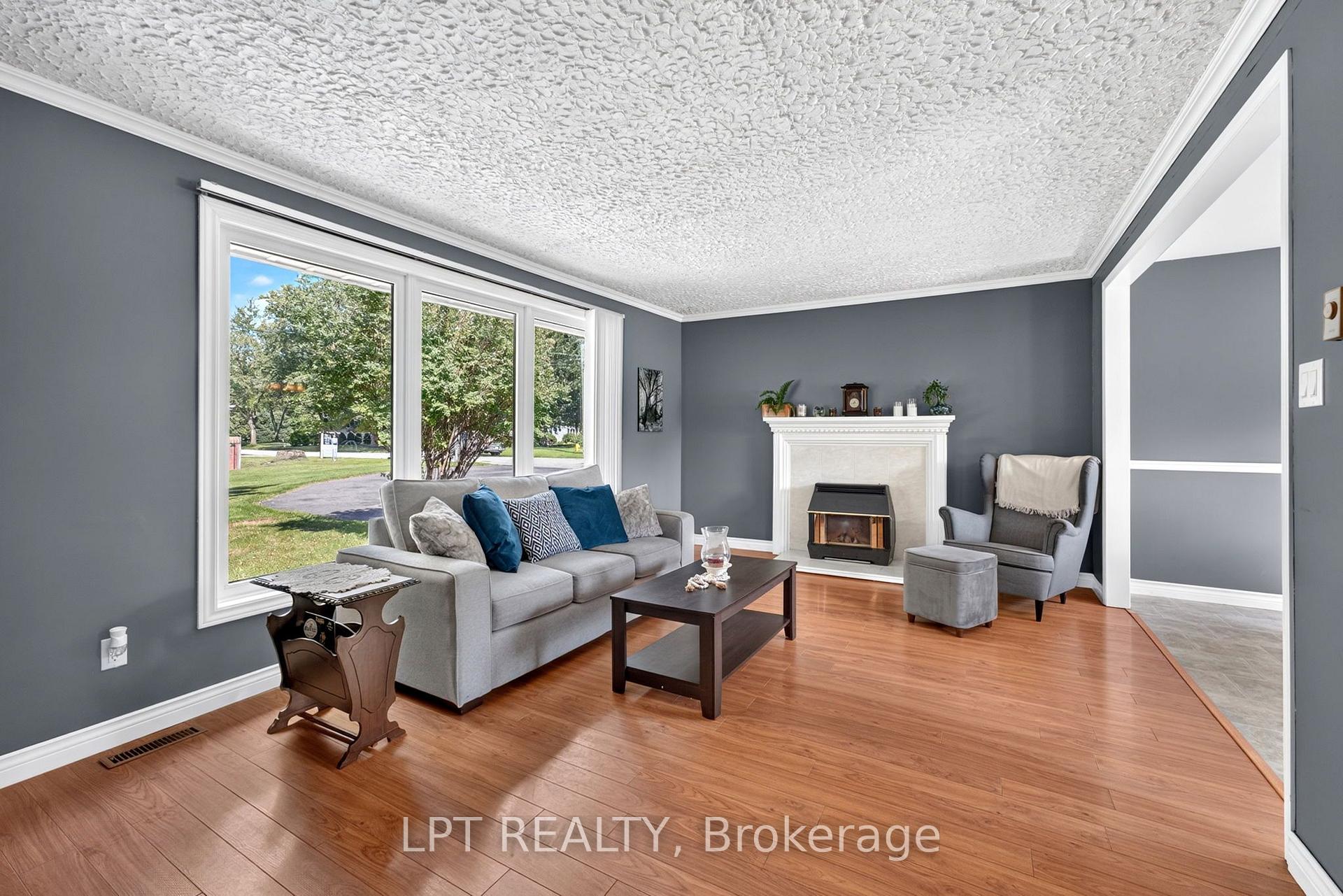 Photo 8 of 263 Richmond Street, North Middlesex, Parkhill — HOMEH
