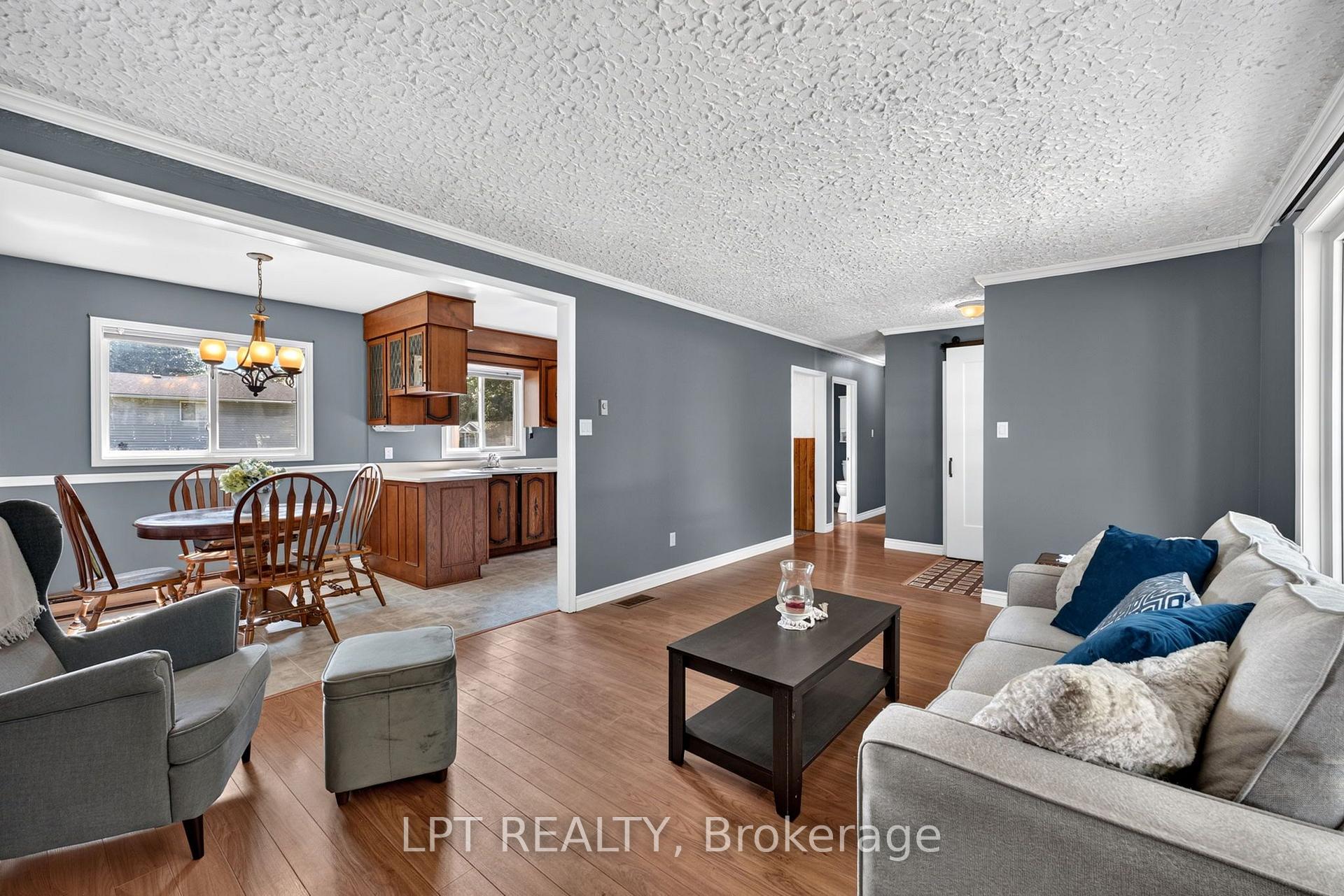 Photo 9 of 263 Richmond Street, North Middlesex, Parkhill — HOMEH