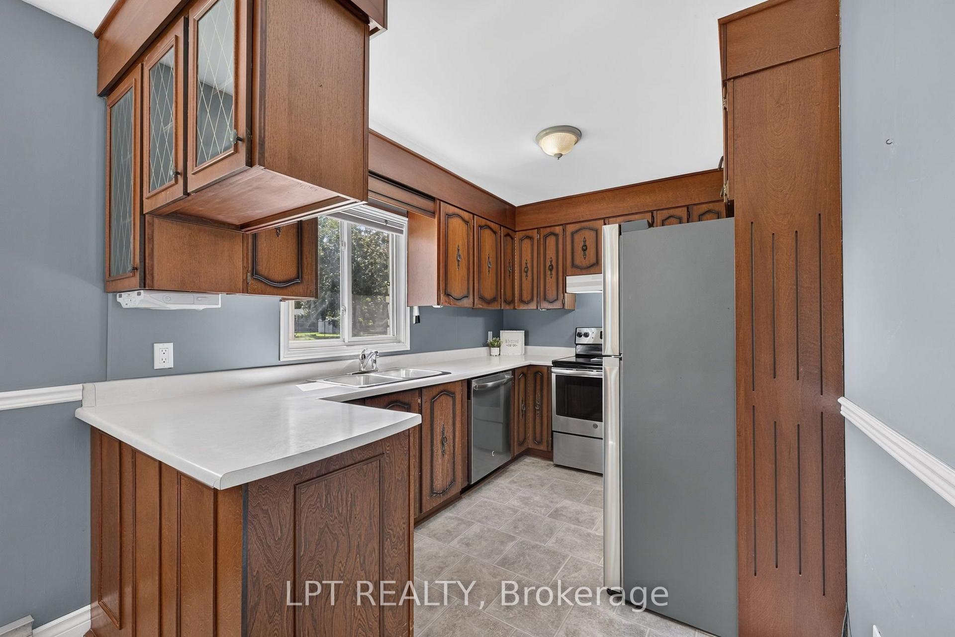 Photo 12 of 263 Richmond Street, North Middlesex, Parkhill — HOMEH