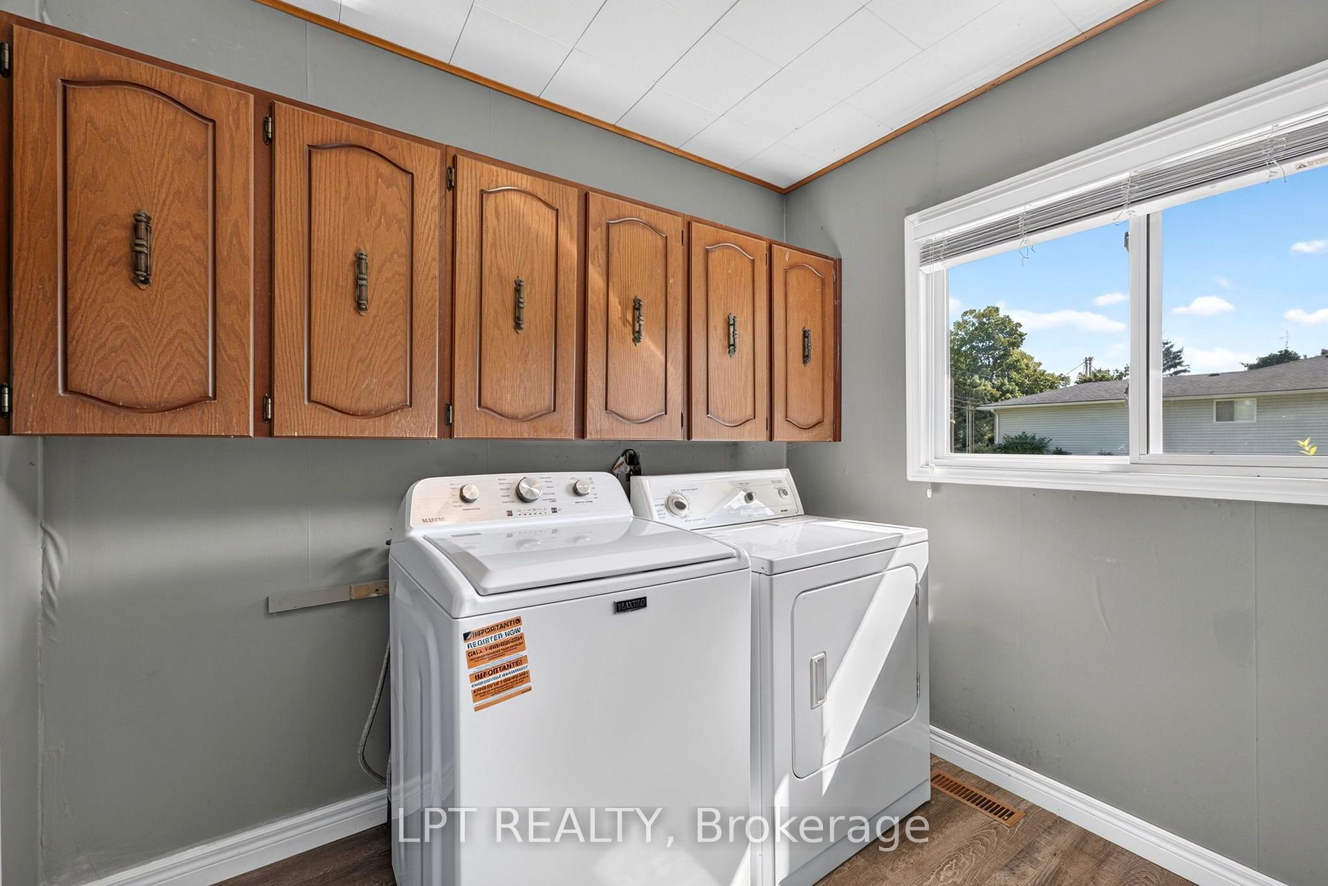 Photo 18 of 263 Richmond Street, North Middlesex, Parkhill — HOMEH