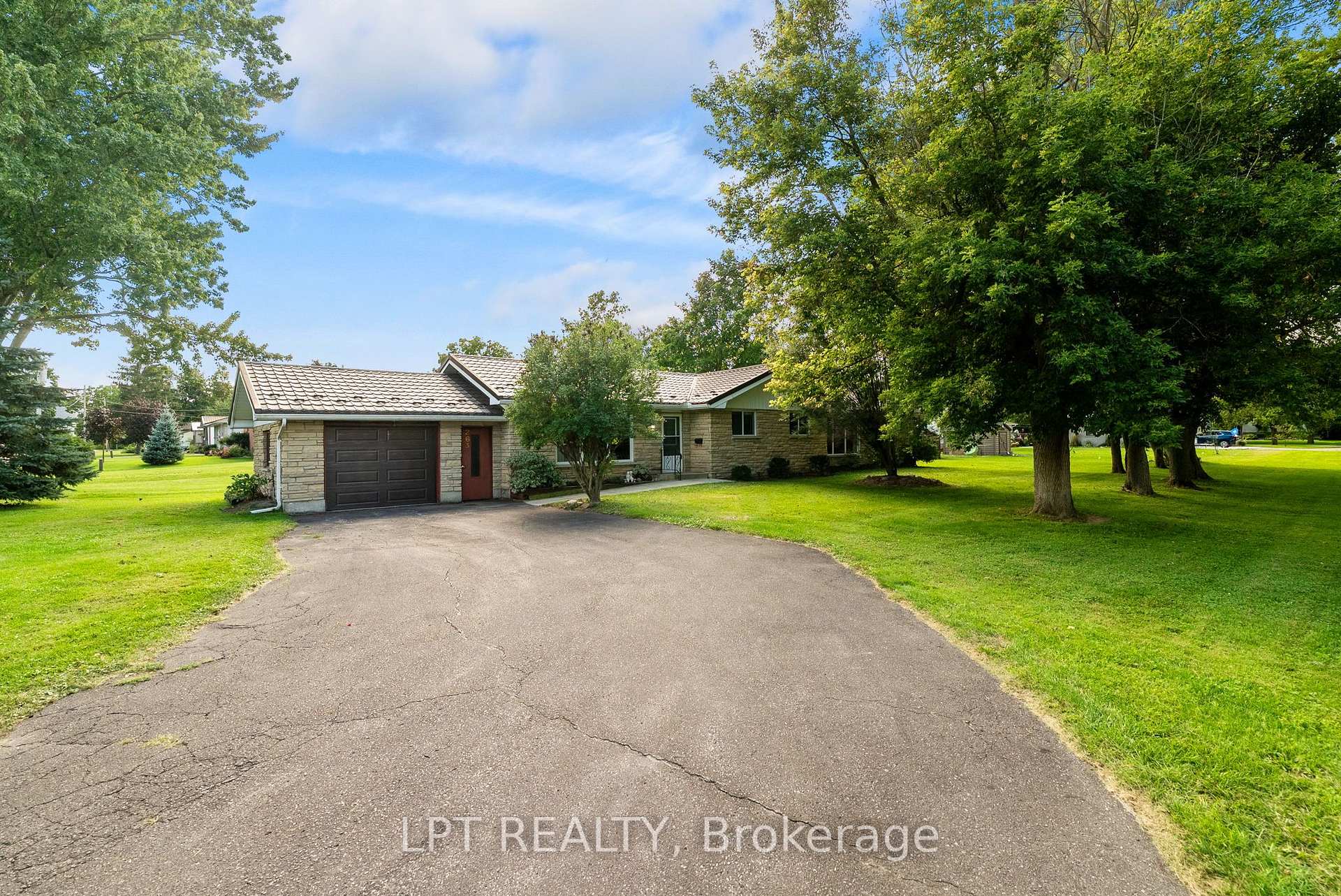 Photo 28 of 263 Richmond Street, North Middlesex, Parkhill — HOMEH