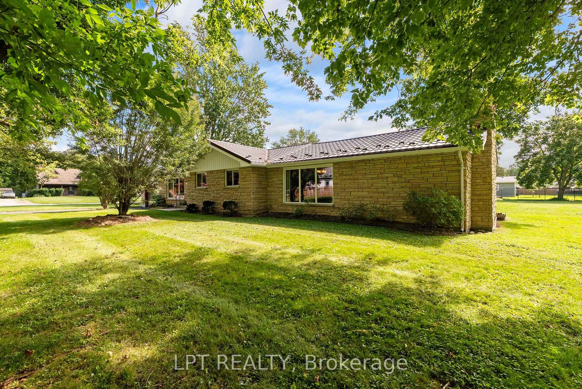 Photo 30 of 263 Richmond Street, North Middlesex, Parkhill — HOMEH