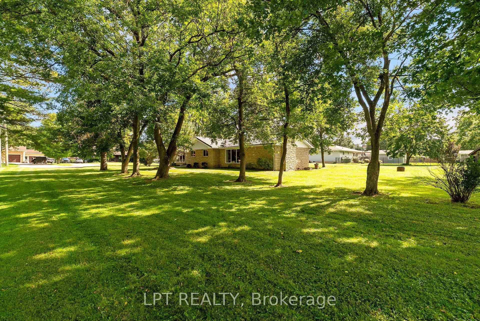 Photo 32 of 263 Richmond Street, North Middlesex, Parkhill — HOMEH