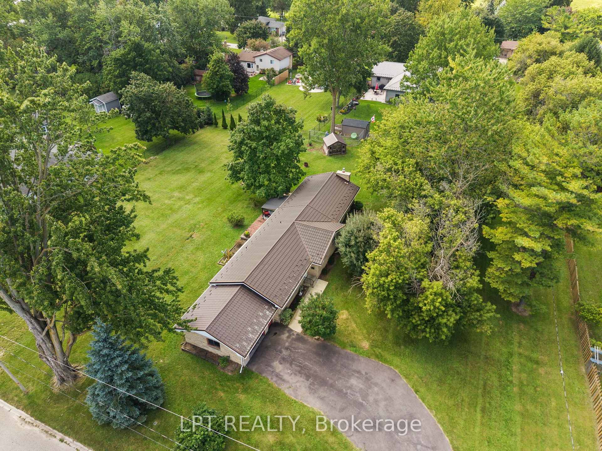 Photo 42 of 263 Richmond Street, North Middlesex, Parkhill — HOMEH