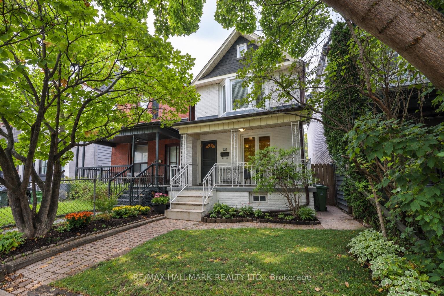 Photo 3 of 206 Yarmouth Road, Toronto, Dovercourt-Wallace Emerson-Junction — HOMEH
