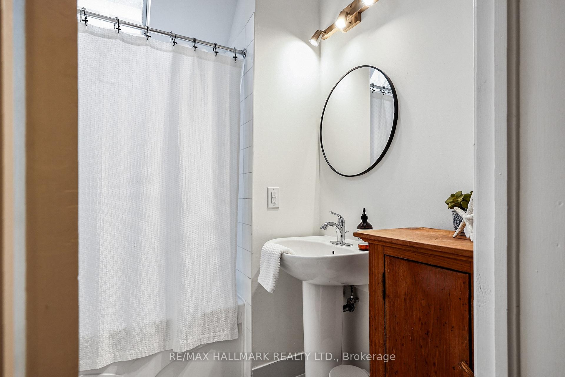Photo 60 of 206 Yarmouth Road, Toronto, Dovercourt-Wallace Emerson-Junction — HOMEH