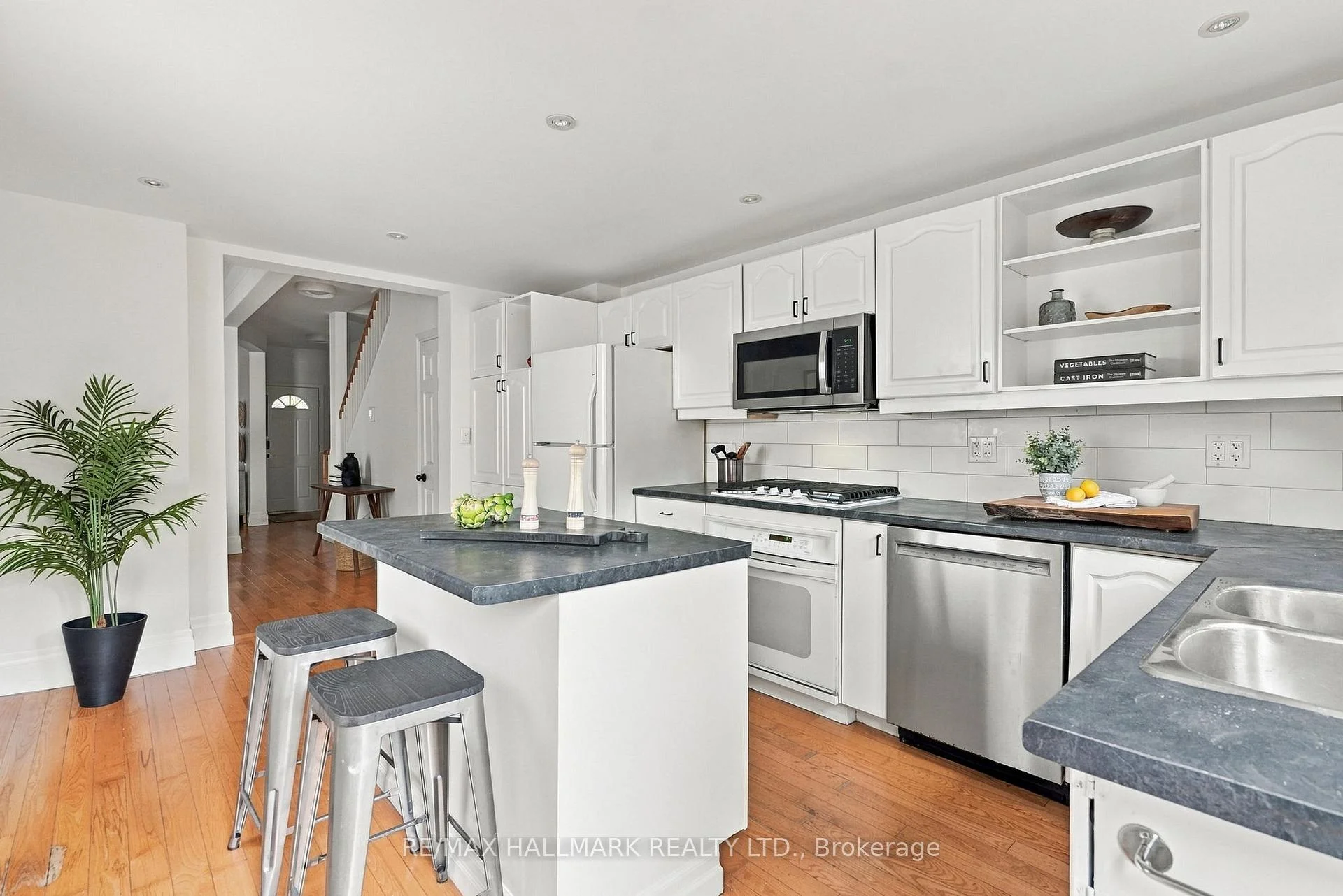 Photo 38 of 206 Yarmouth Road, Toronto, Dovercourt-Wallace Emerson-Junction — HOMEH